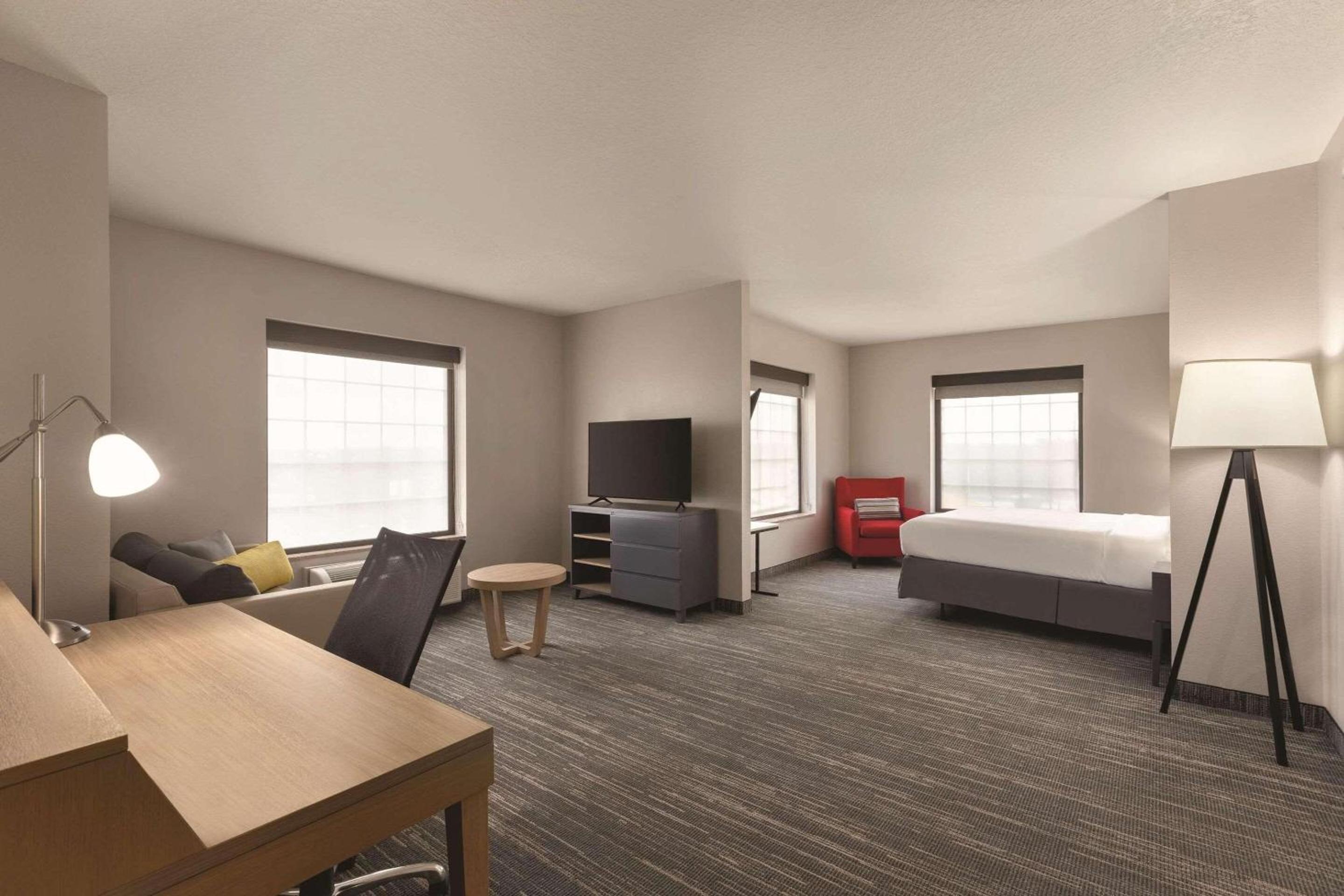 King Studio Suite with Kitchenette - Photo 4
