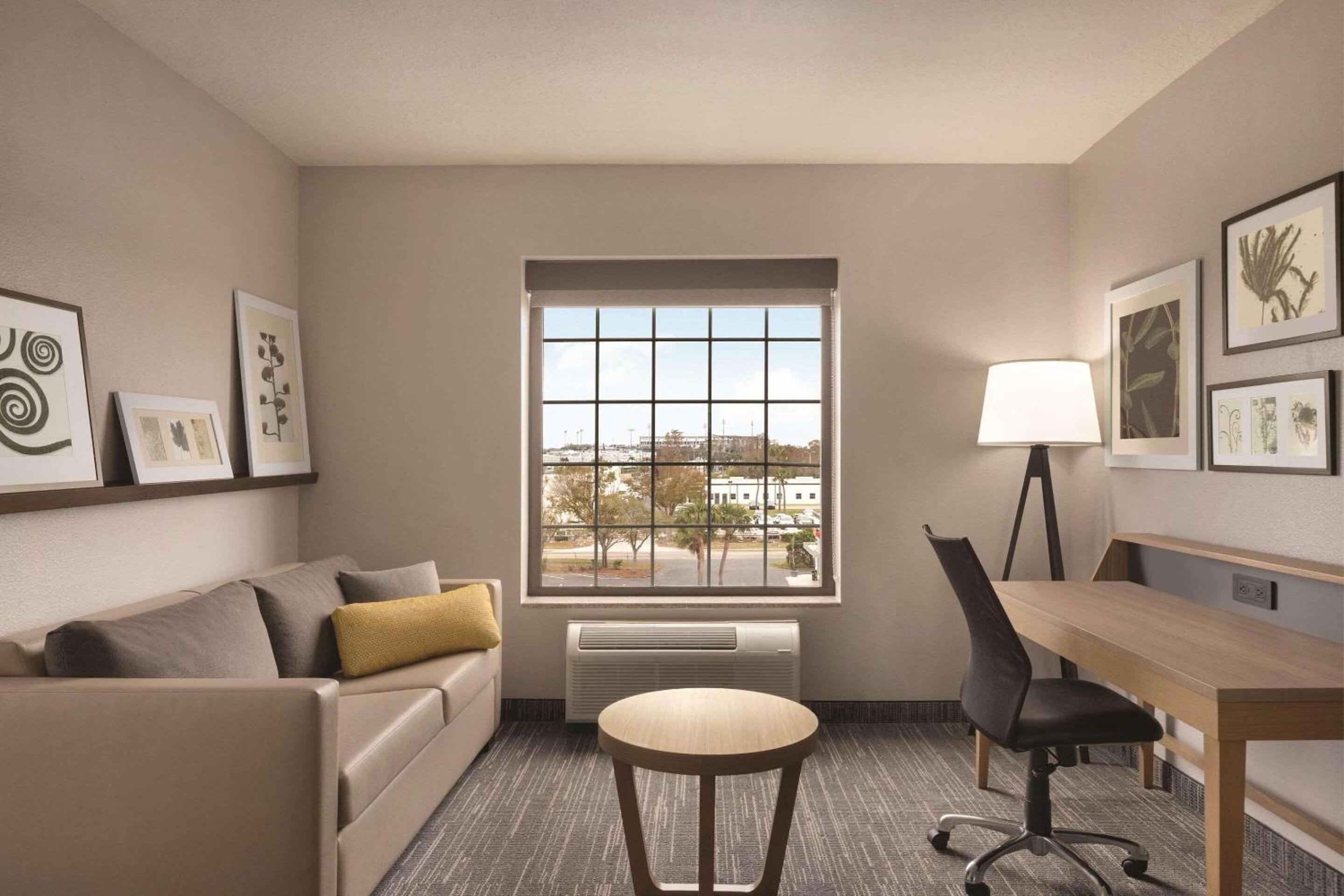 Premium King Room - Disability Access/Non-Smoking - Photo 2