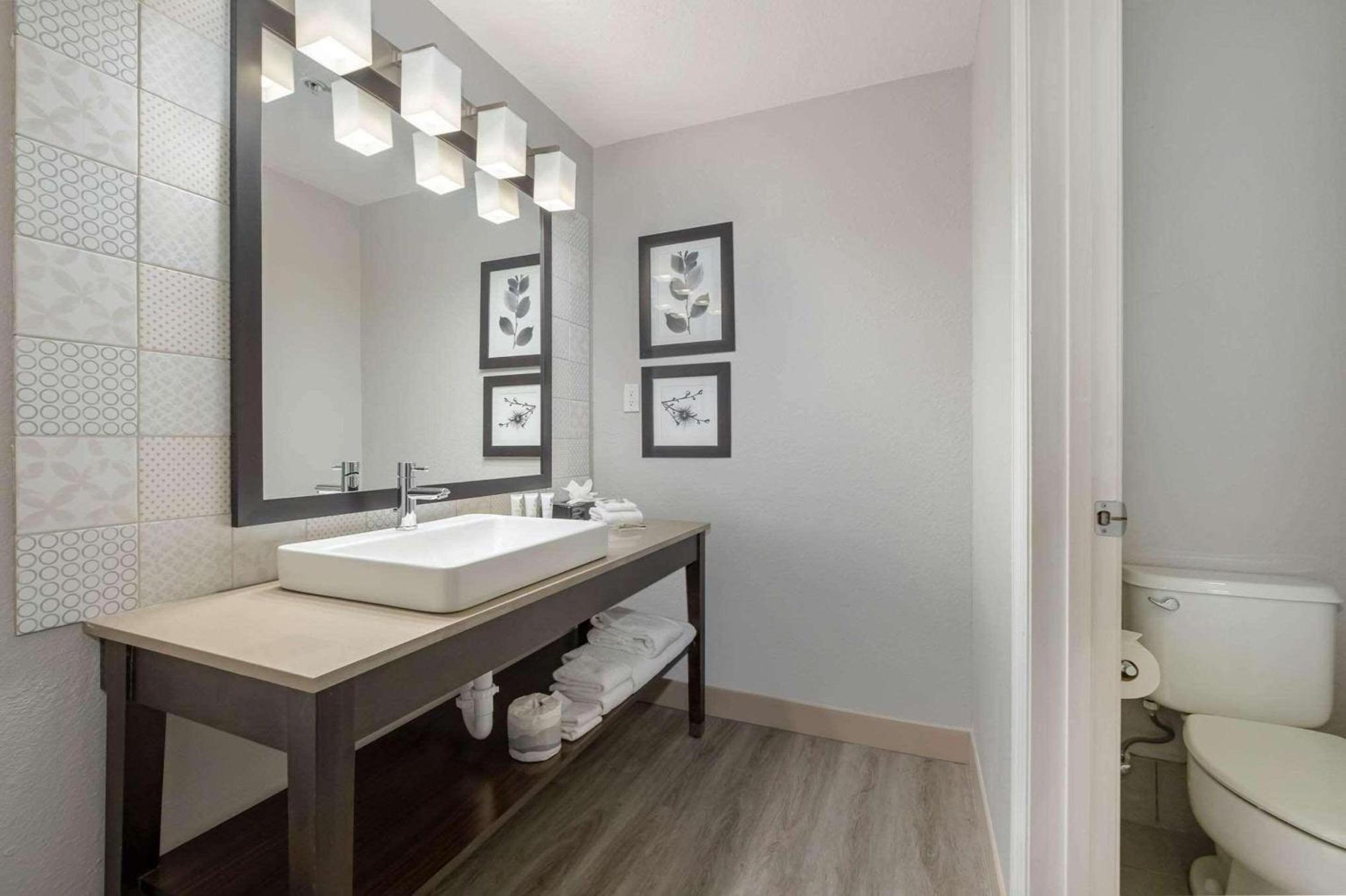 Studio Suite with King and Twin Beds - Non-Smoking - Photo 4