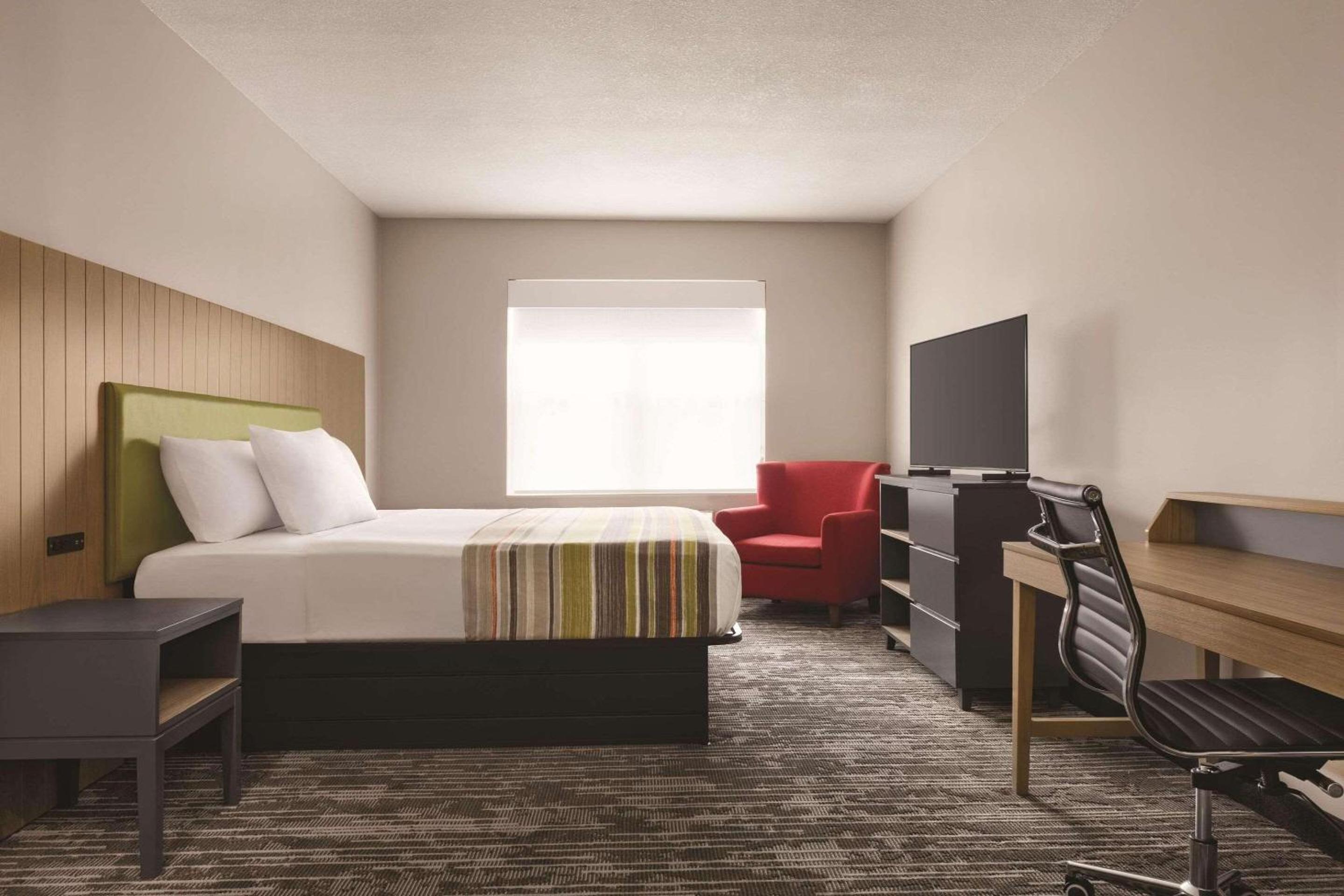 King Room - Non-Smoking - Photo 3
