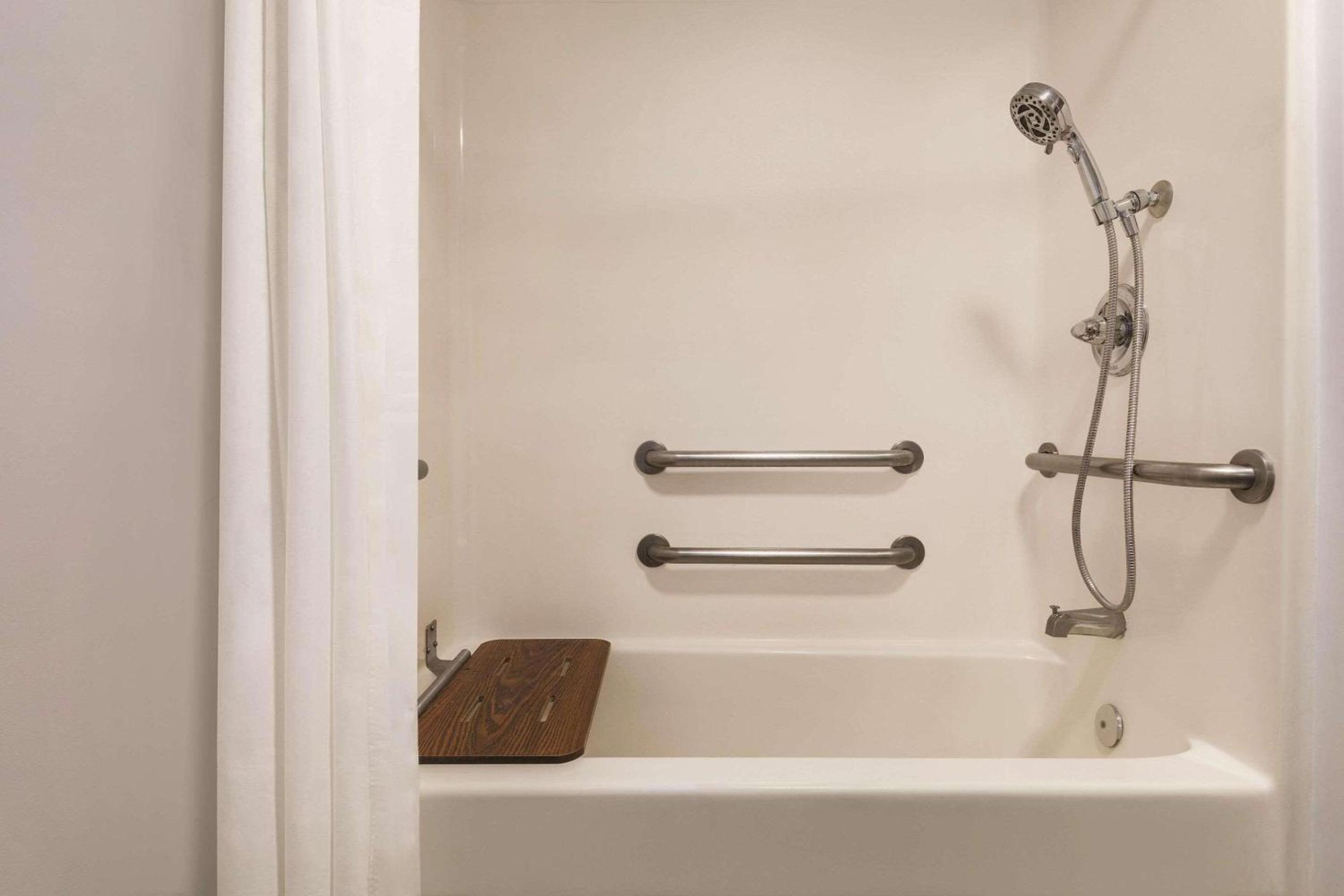 King Room - Non-Smoking - Photo 6