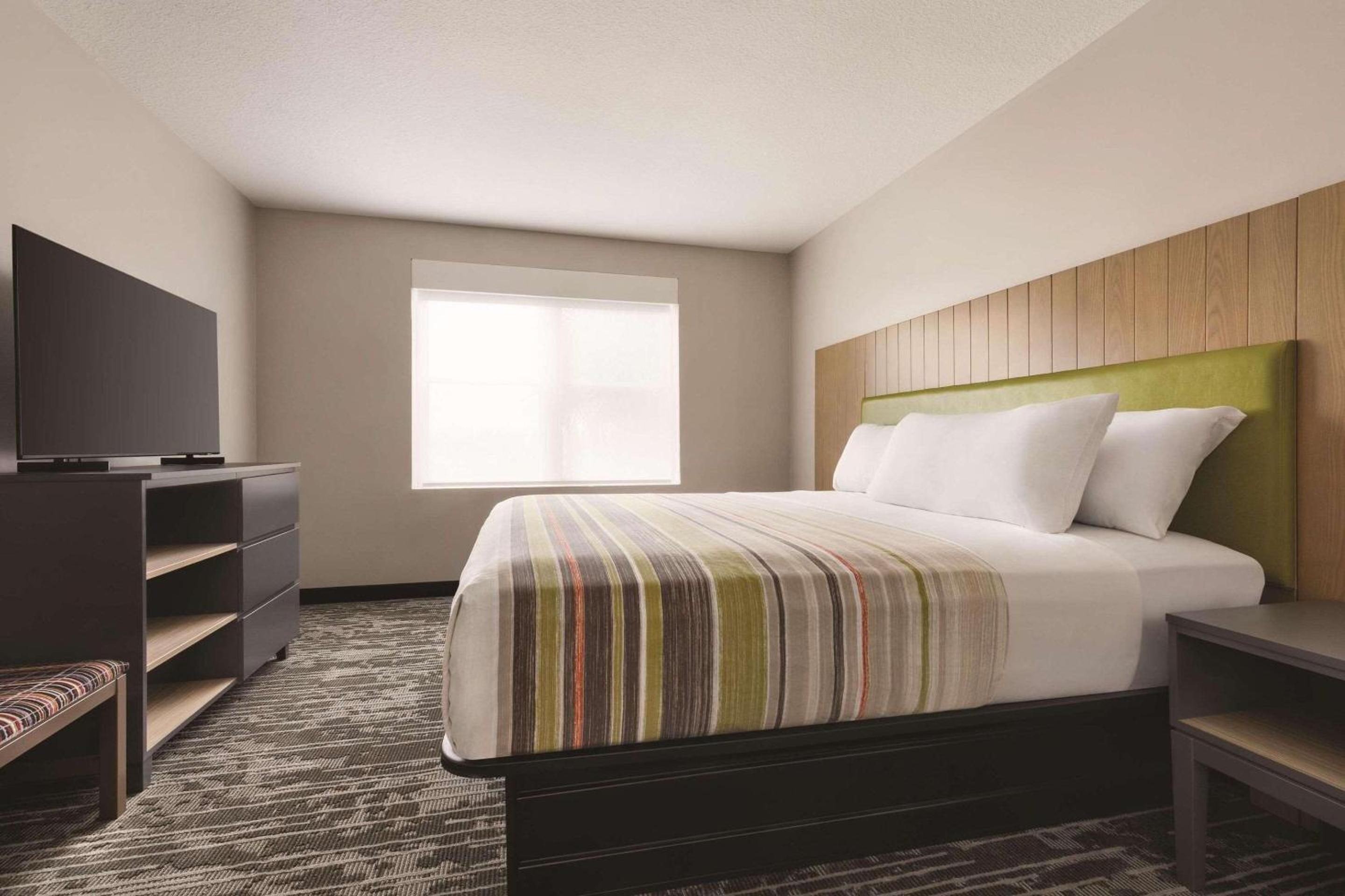 One-Bedroom King Suite - Non-Smoking - Photo 2