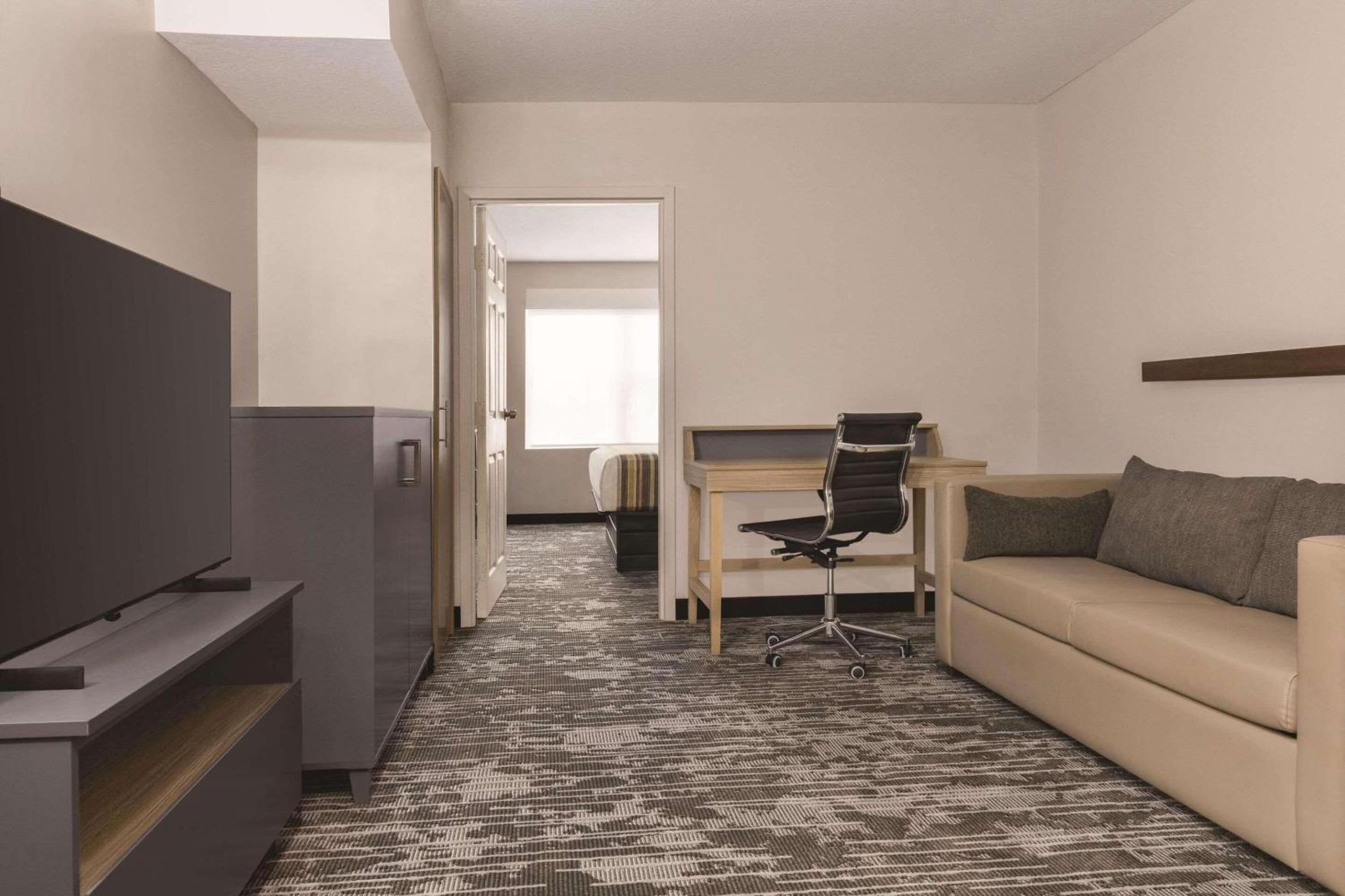 One-Bedroom King Suite - Non-Smoking - Photo 3