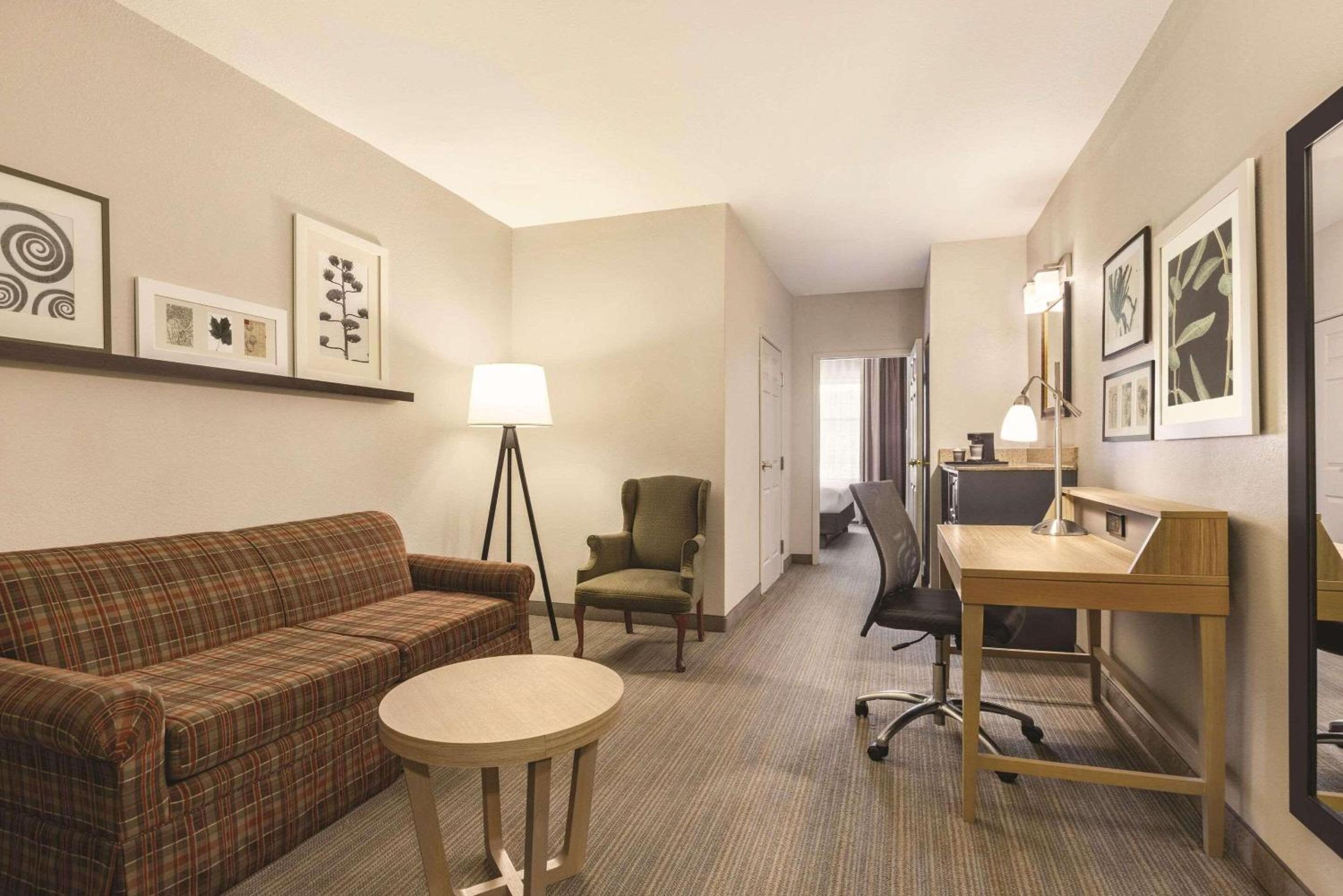 One-Bedroom King Suite - Non-Smoking - Photo 1