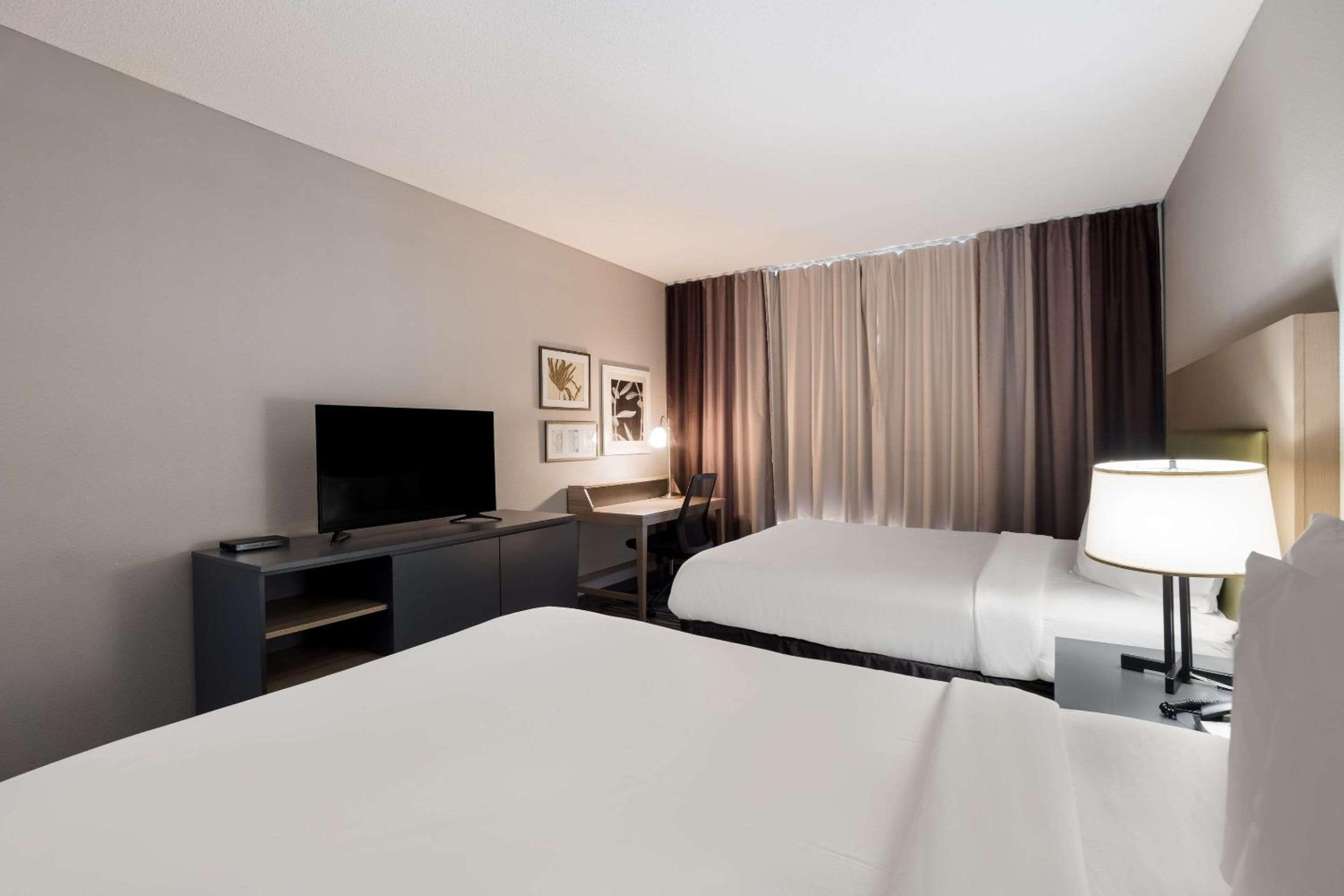 Queen Room with Two Queen Beds - Accessible/Non-Smoking - Photo 2