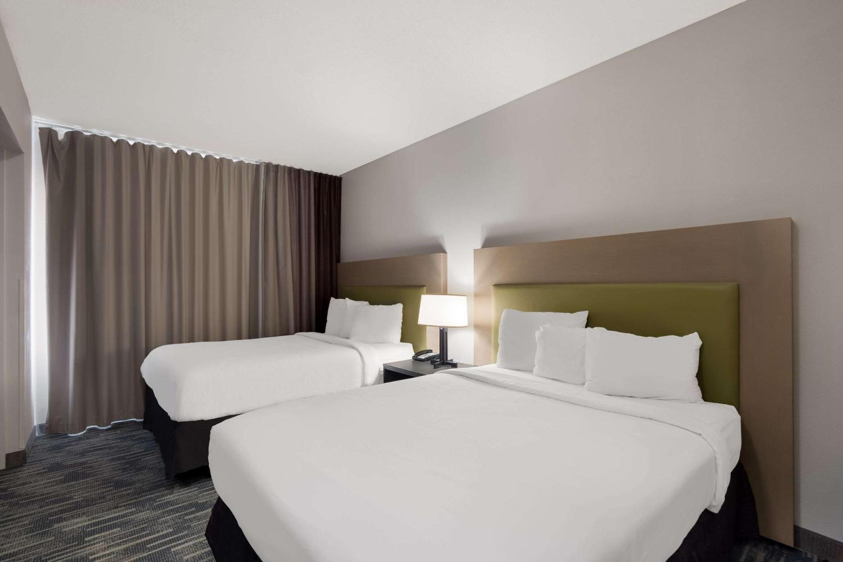 Queen Room with Two Queen Beds - Accessible/Non-Smoking - Photo 4