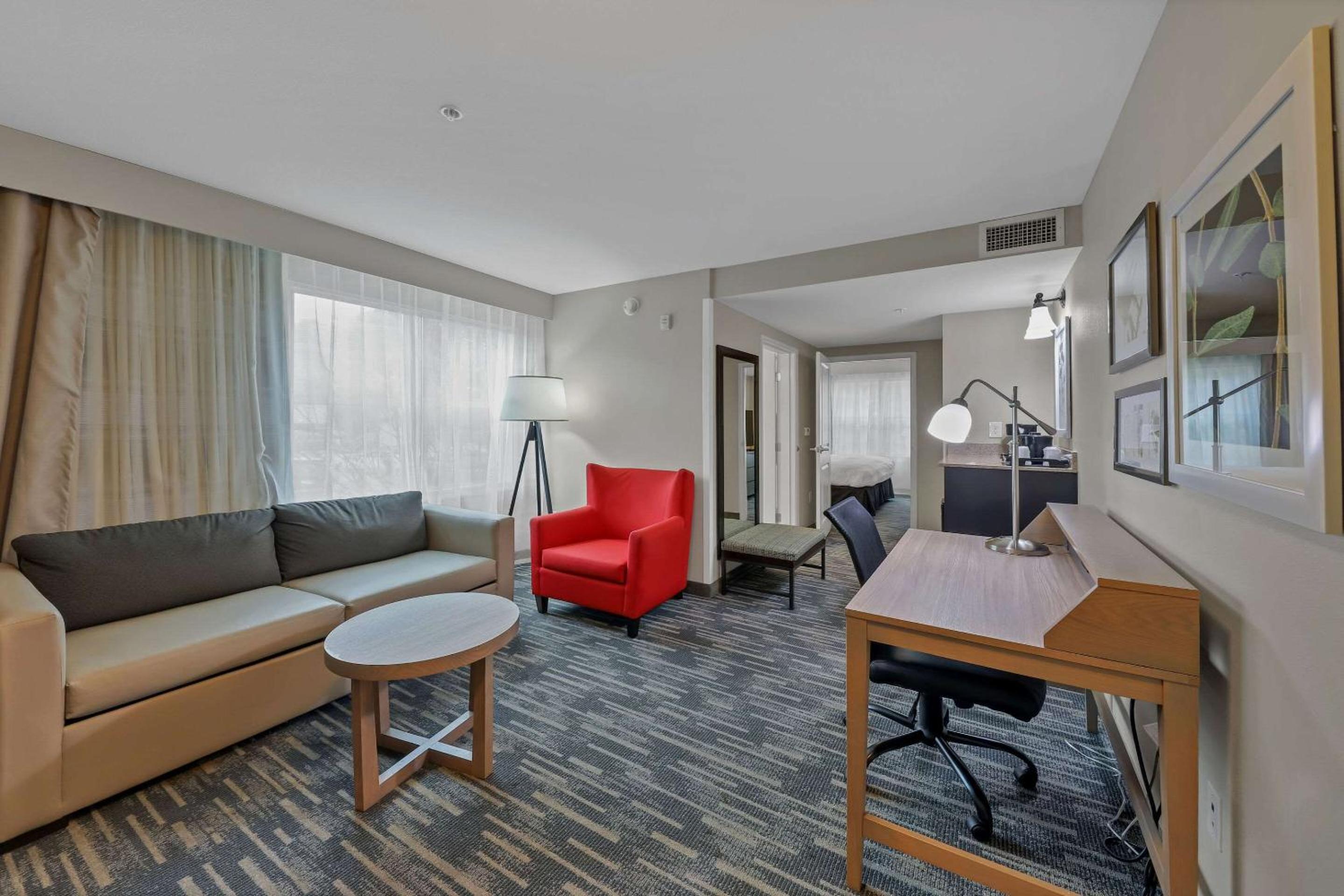 King Suite with Sofa Bed - Non Smoking - Photo 4