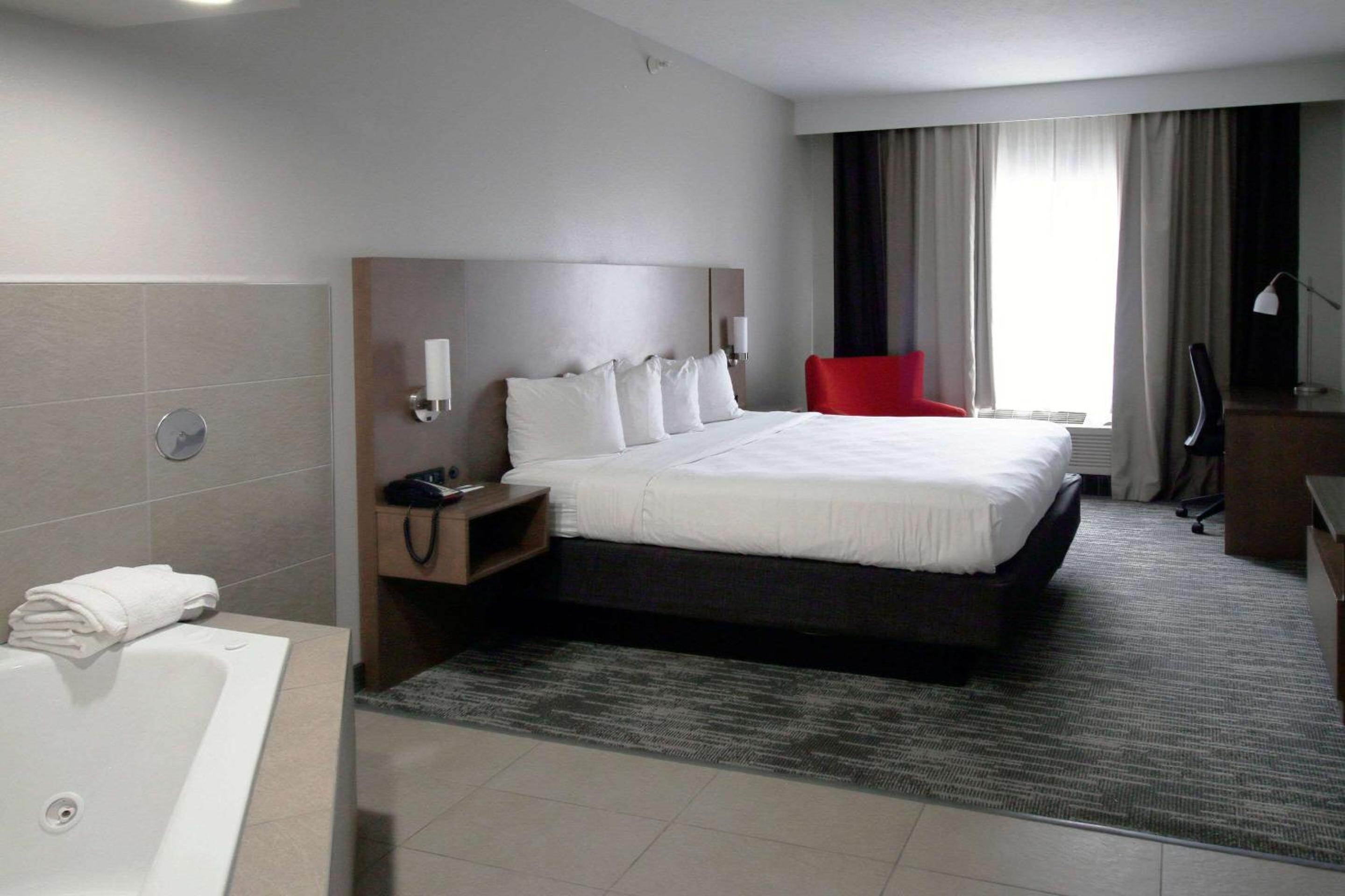 King Suite with Whirlpool - Disability Accessible
