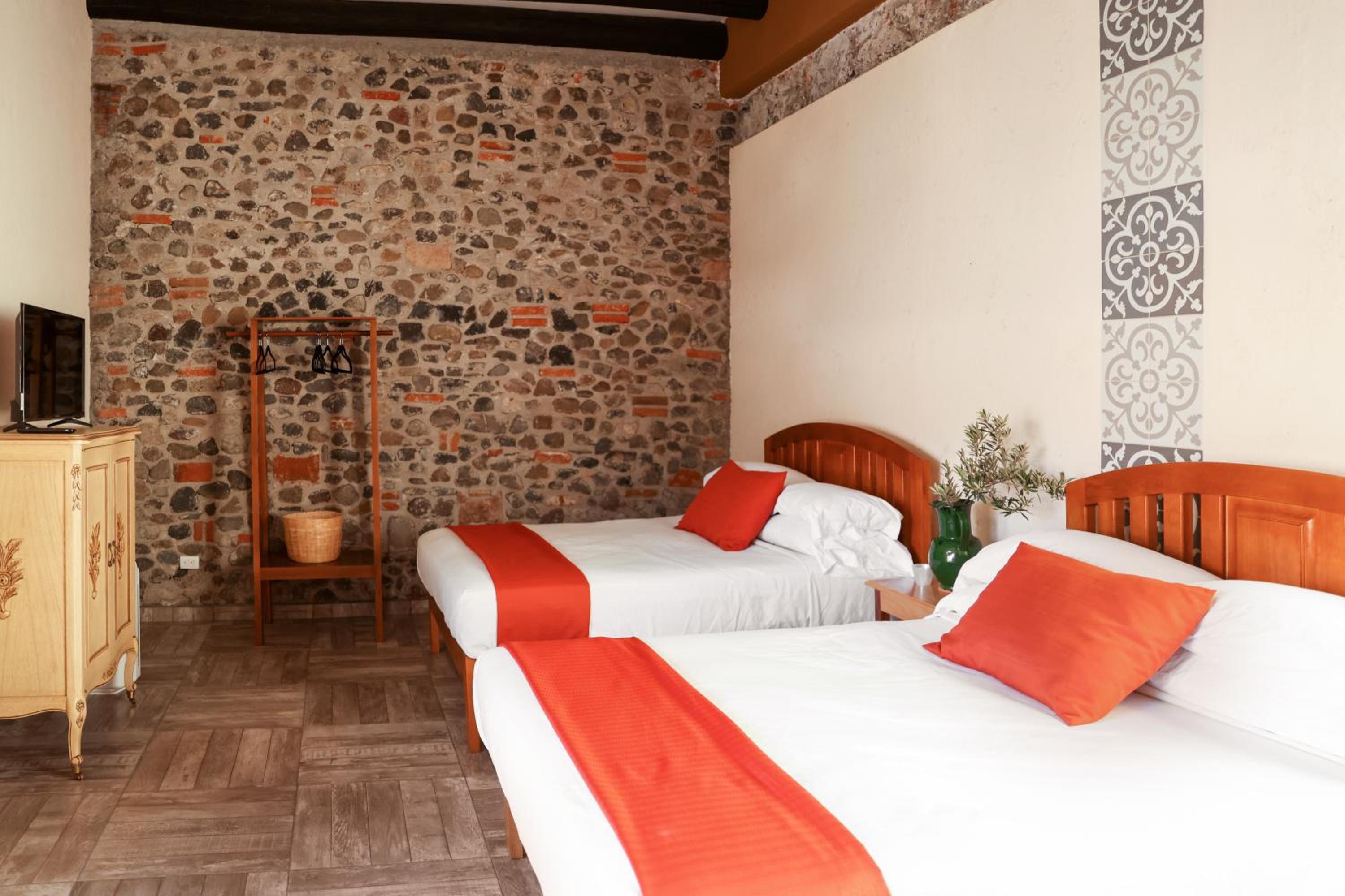 Double Room with Two Double Beds - Photo 8