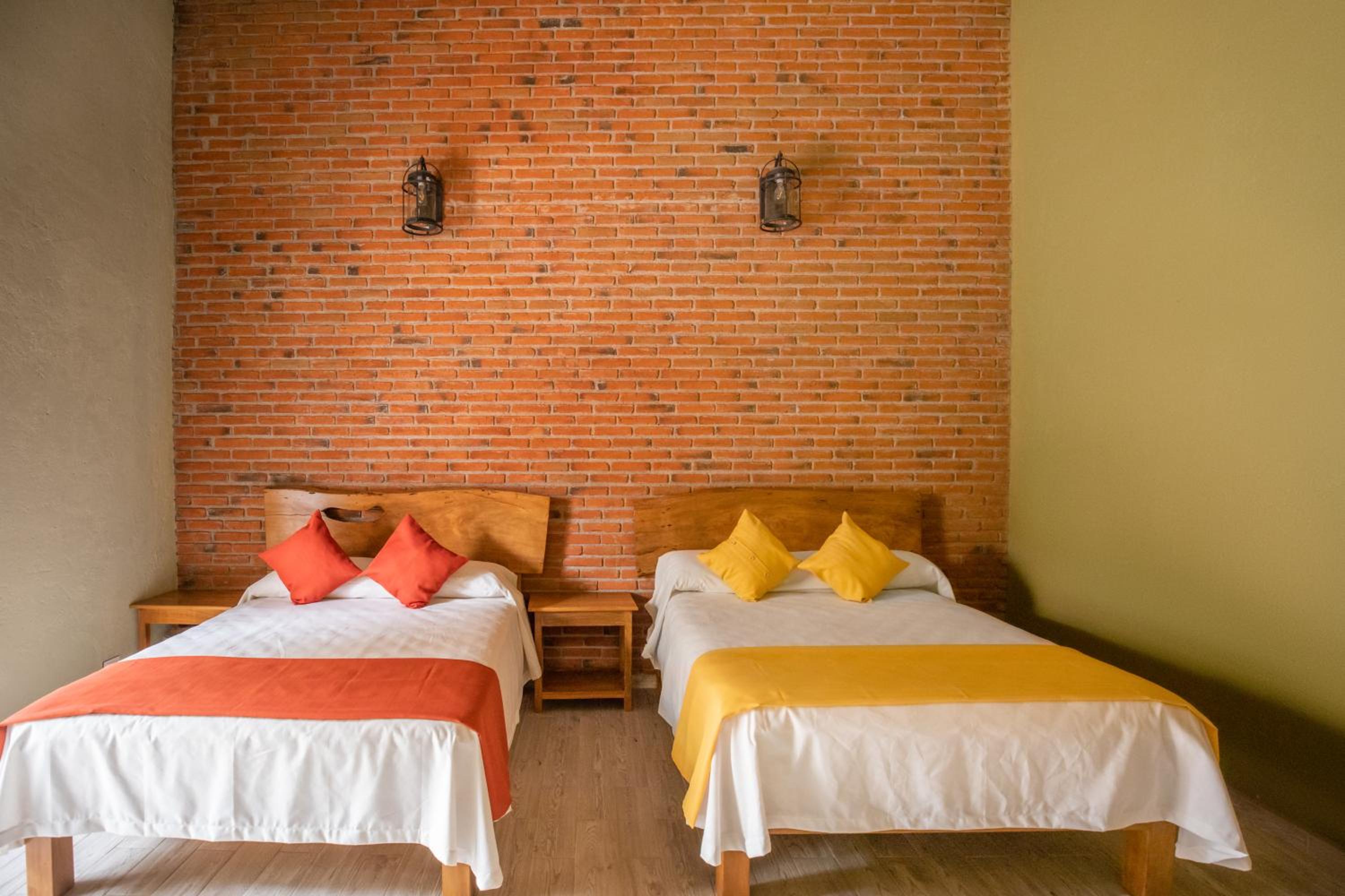 Double Room with Two Double Beds - Photo 5