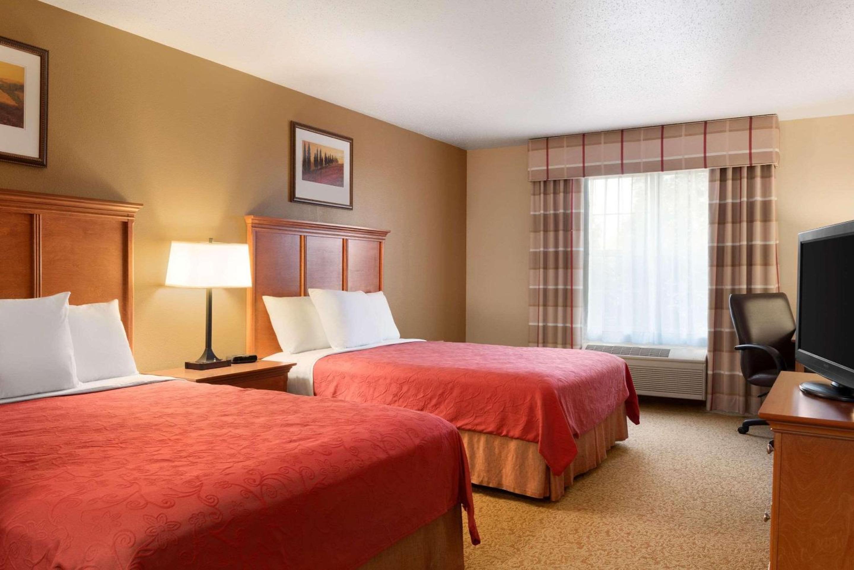 Queen Room with Two Queen Beds - Disability Access photo 1