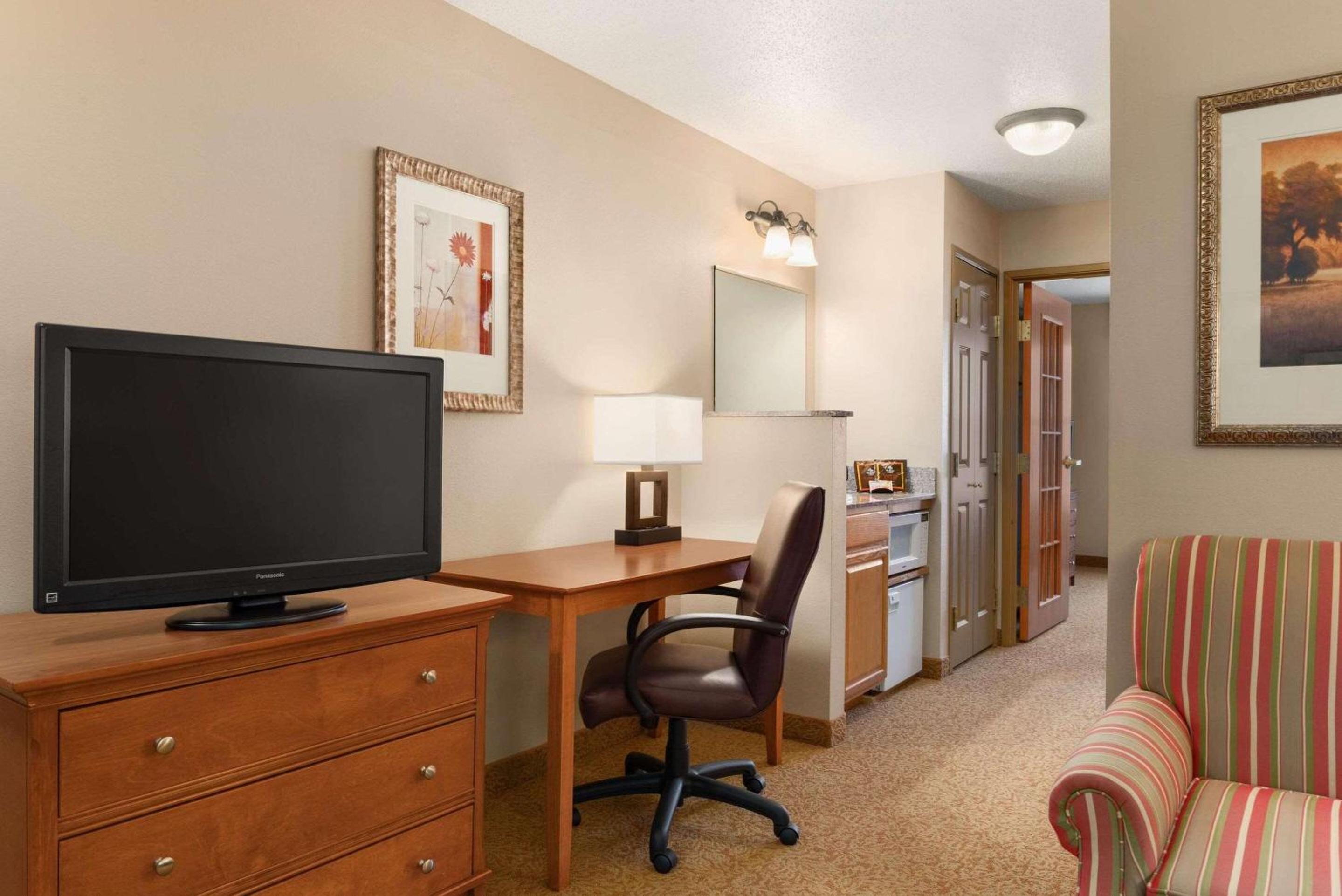 King Room with Spa Bath - Disability Access - Photo 6
