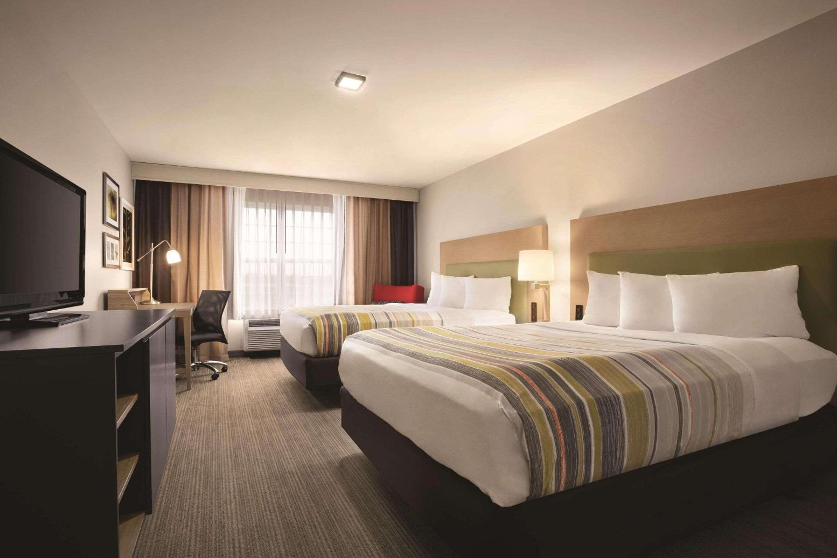  Queen Room with Two Queen Beds - Disability Access - Photo 3