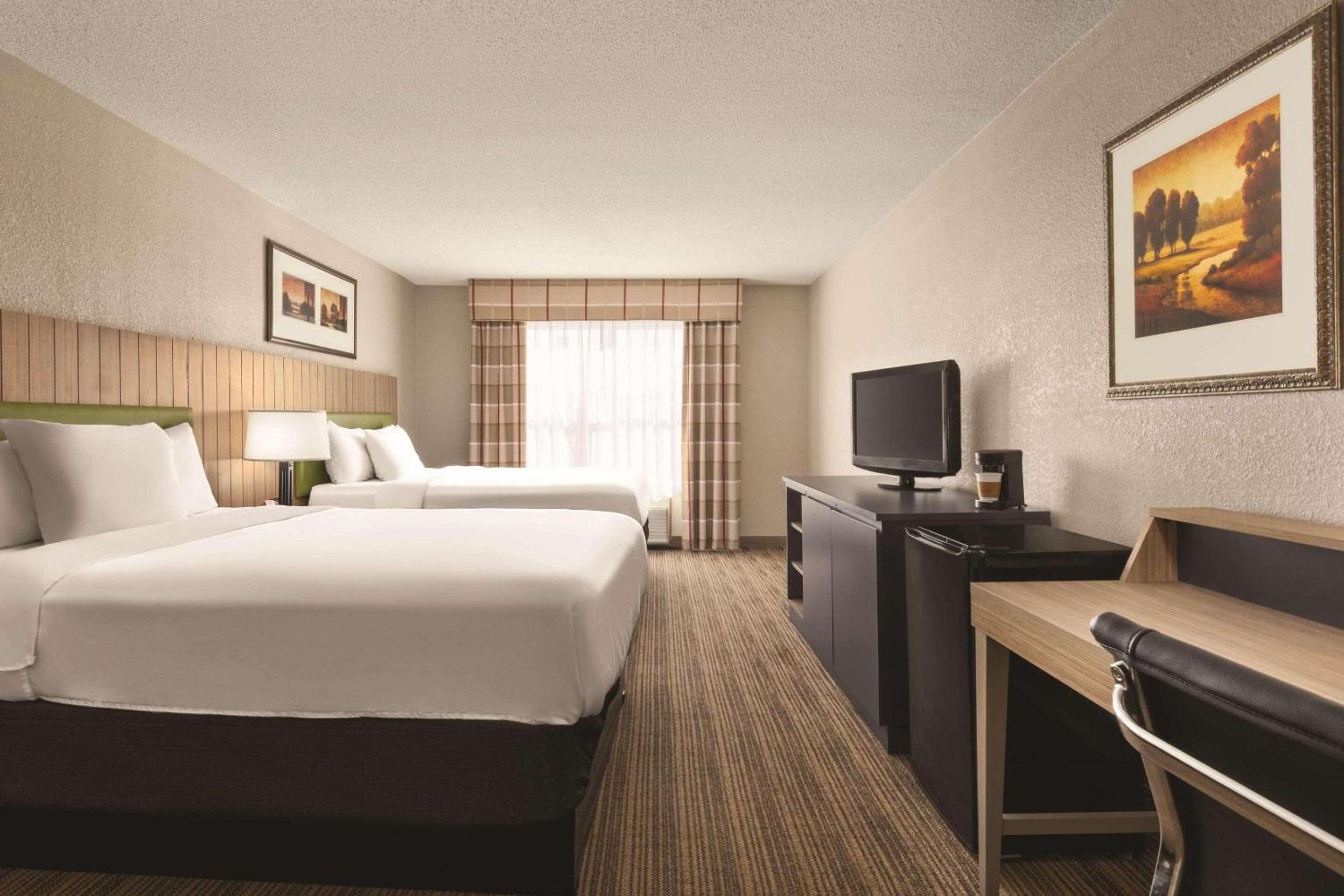 Queen Room with Two Queen Beds - Non-Smoking - Photo 1