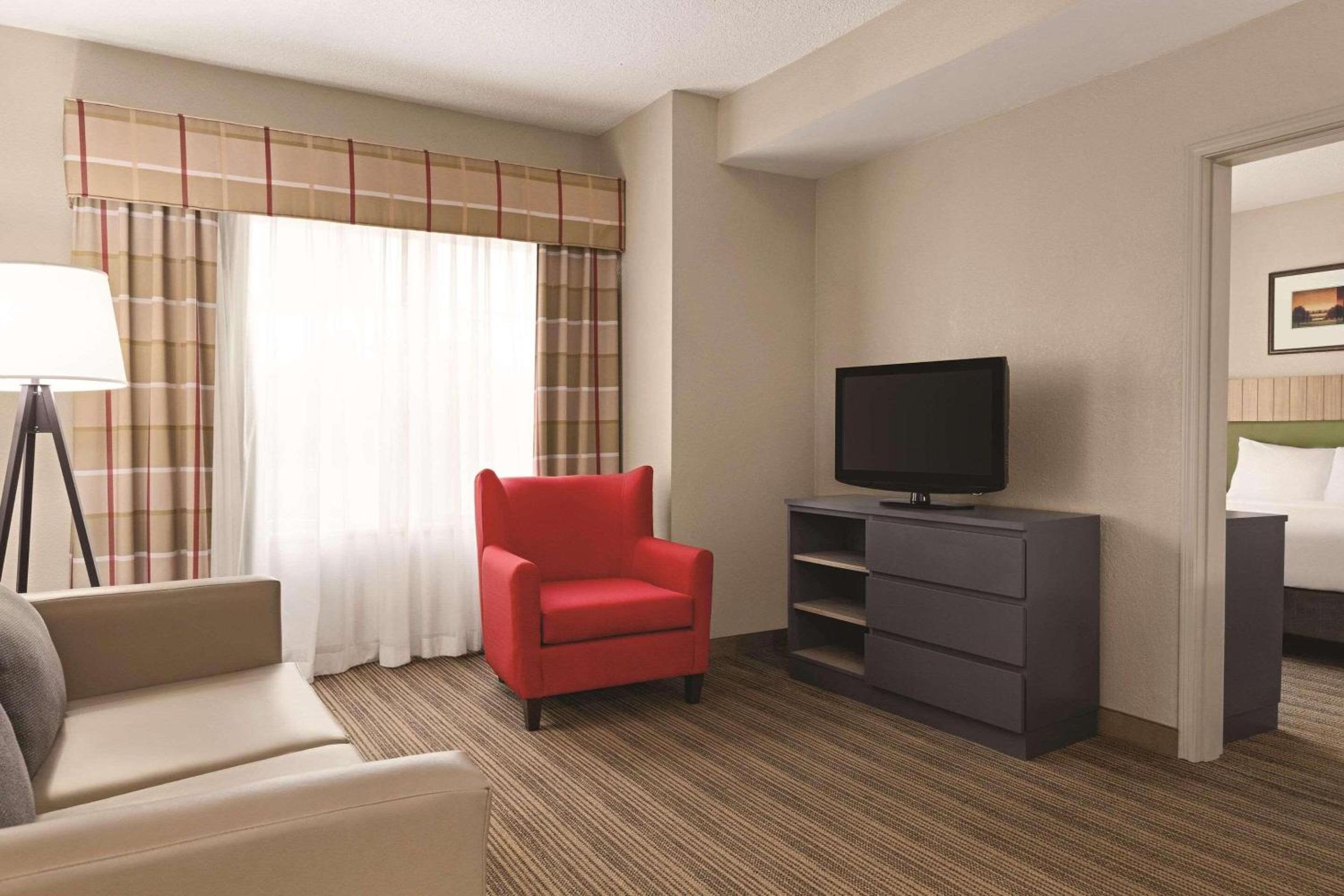 One-Bedroom King Suite with Whirlpool - Non-Smoking  - Photo 1
