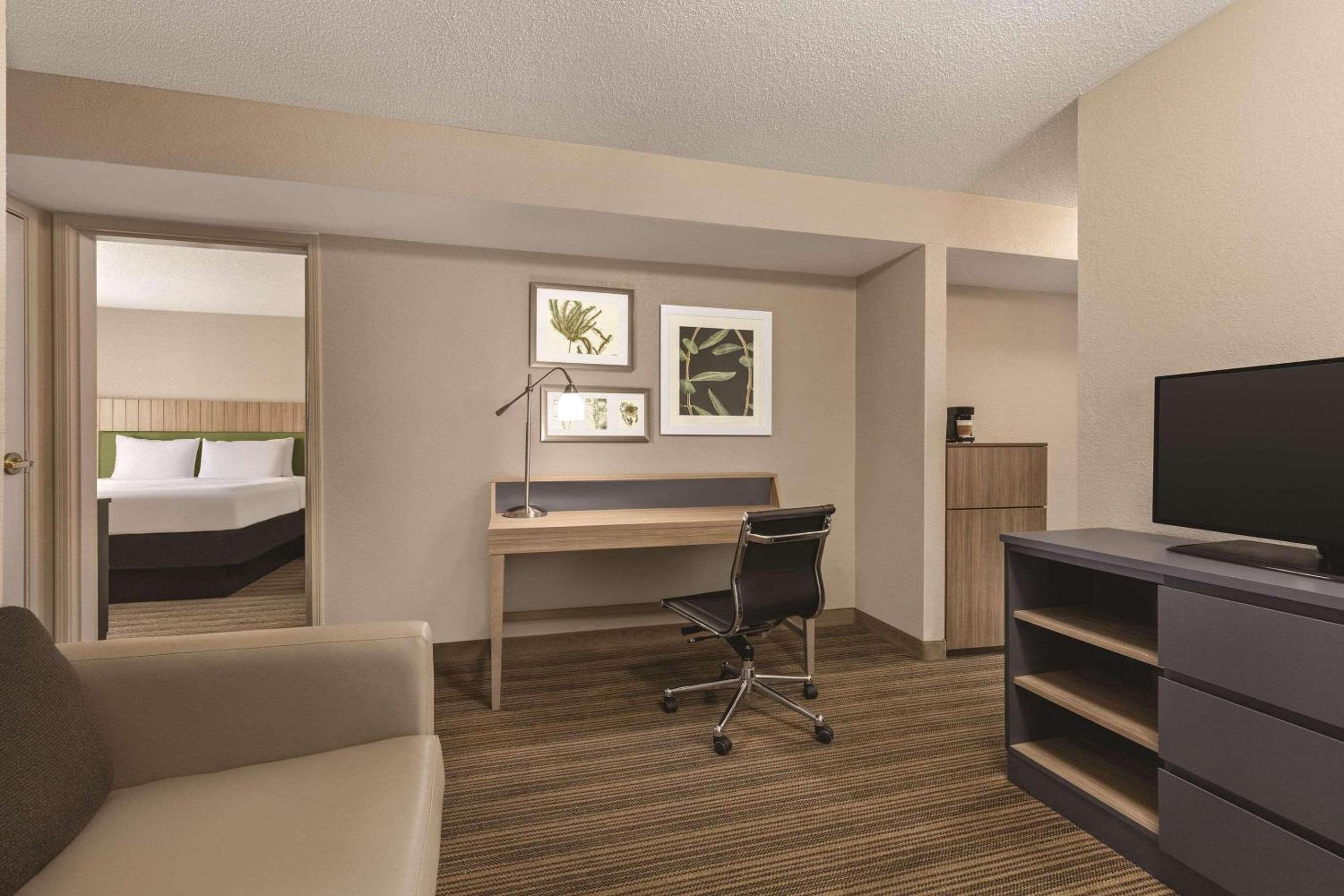 Two-Bedroom Suite - Non-Smoking - Photo 3