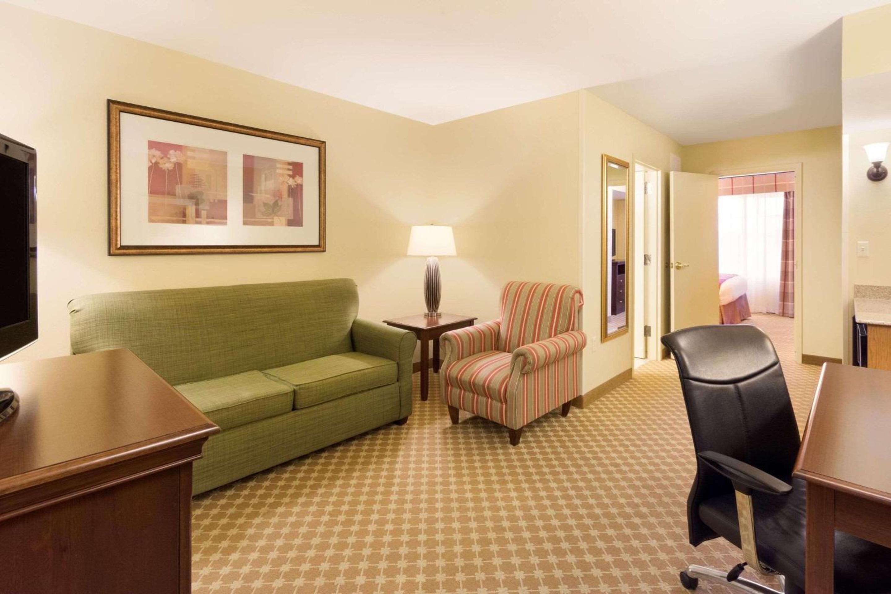One-Bedroom King Suite with Sofa Bed - Non-Smoking - Photo 1