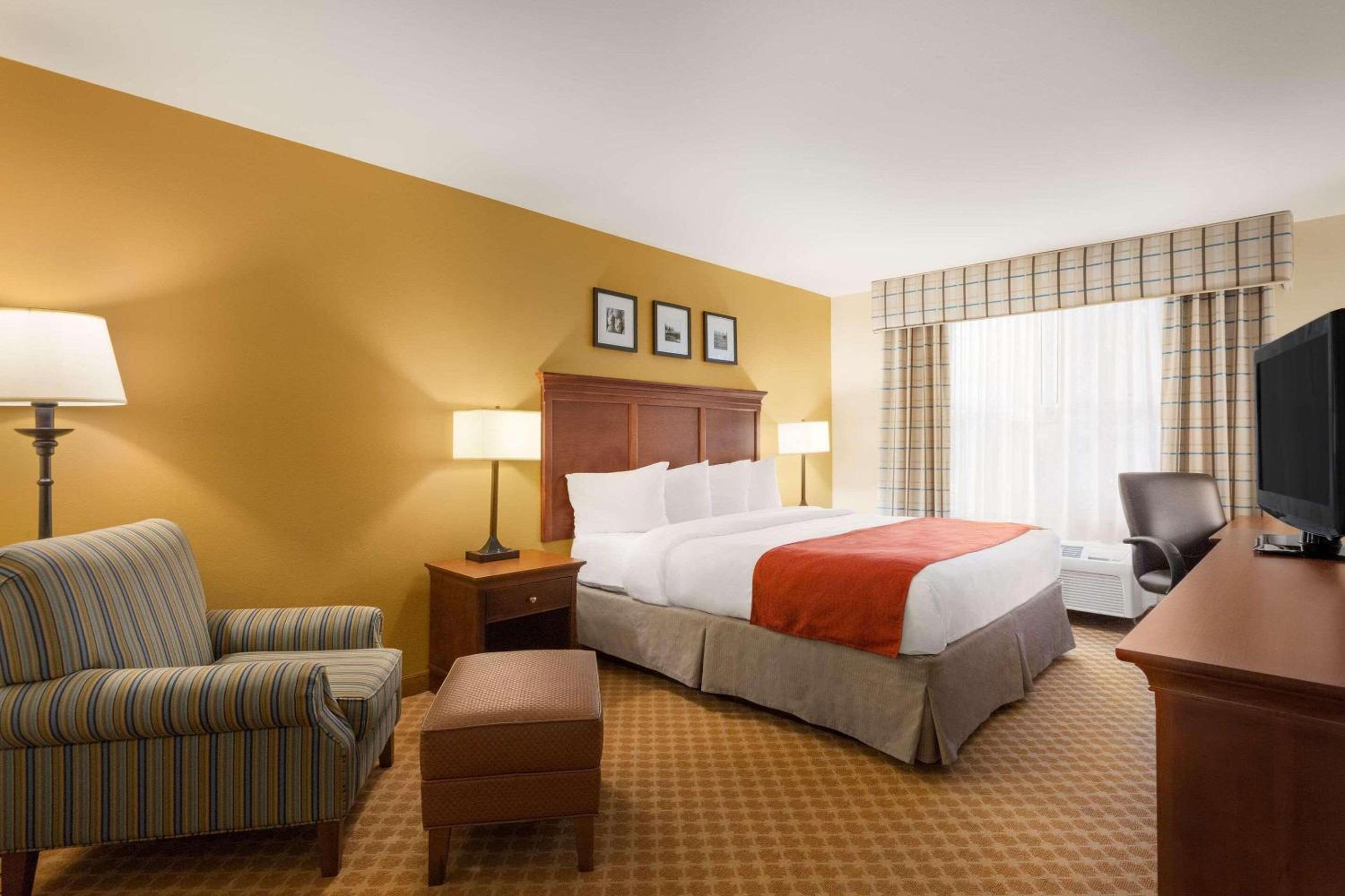 King Room - Non-Smoking - Photo 1