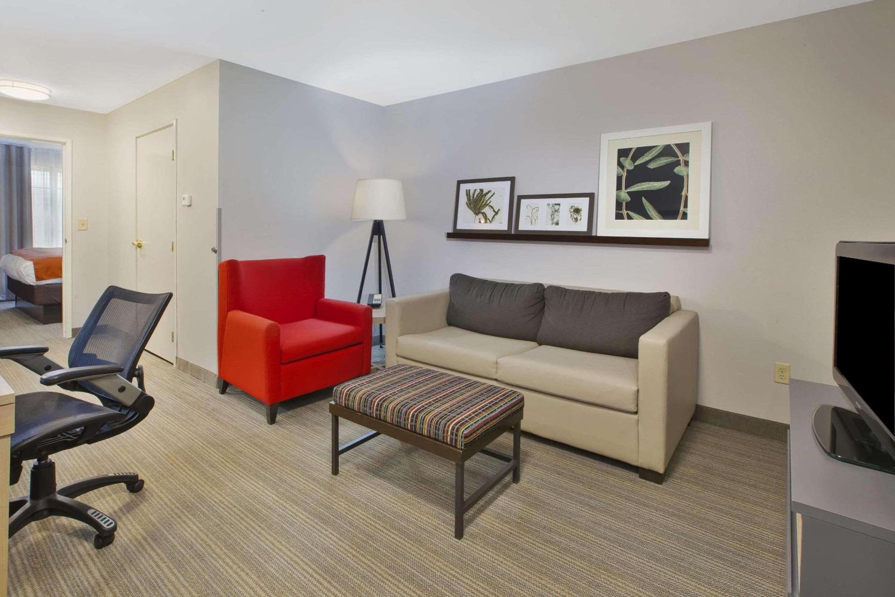 Queen Suite with Two Queen Beds - Disability Access/Non-smoking photo 2