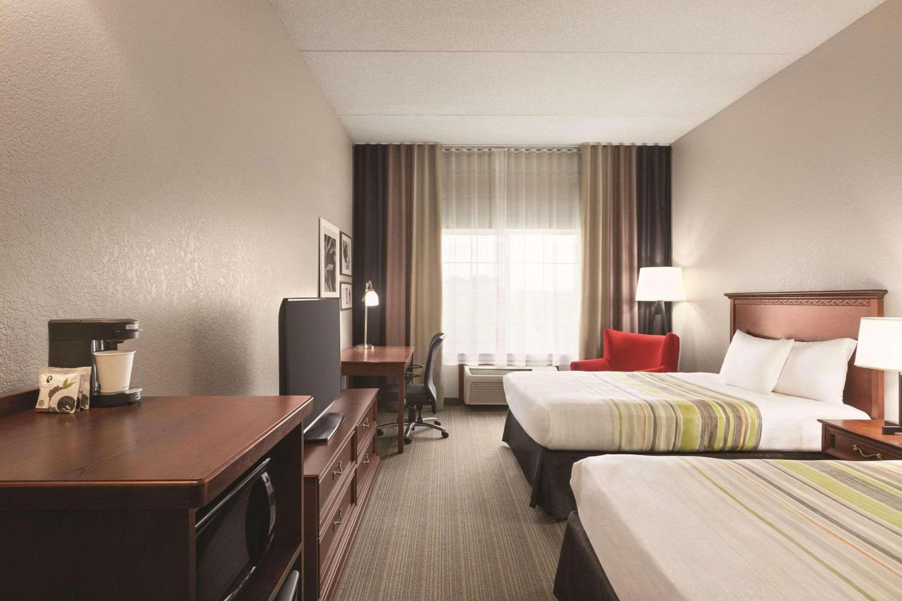 Standard Queen Room with Two Queen Beds photo 1