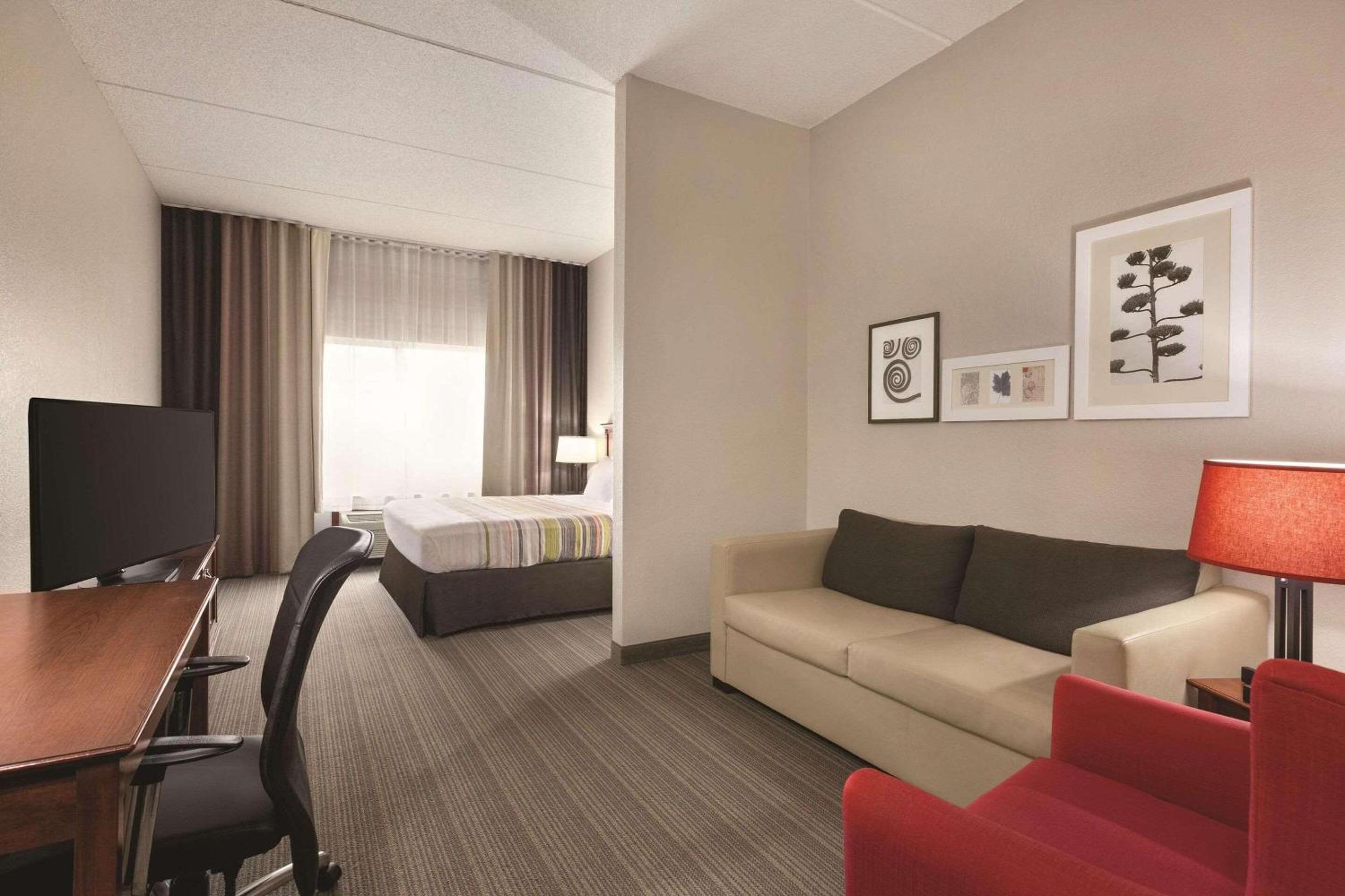 King Suite with Sofa Bed - Non Smoking photo 1