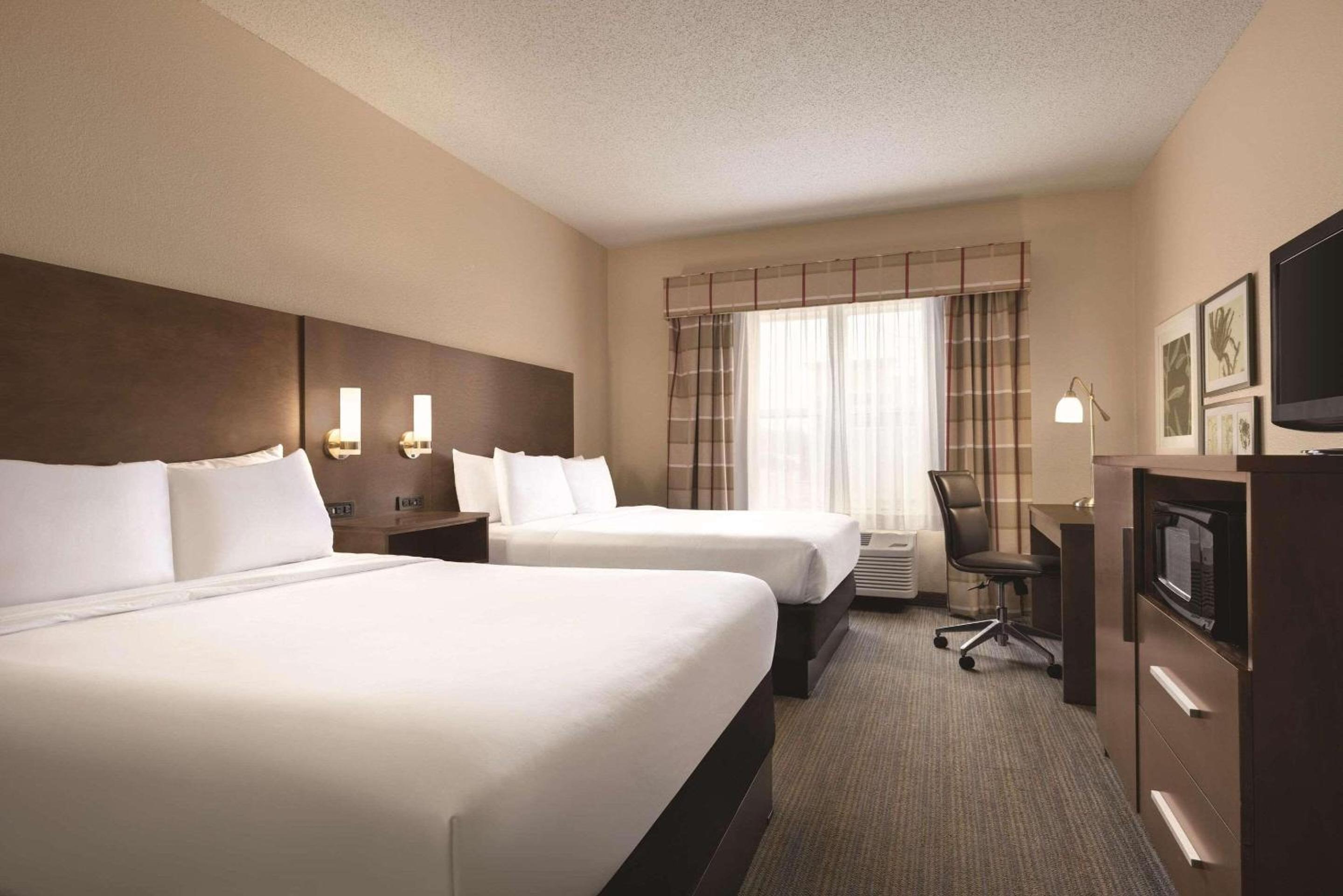 Queen Room with Two Queen Beds - Non-Smoking photo 1