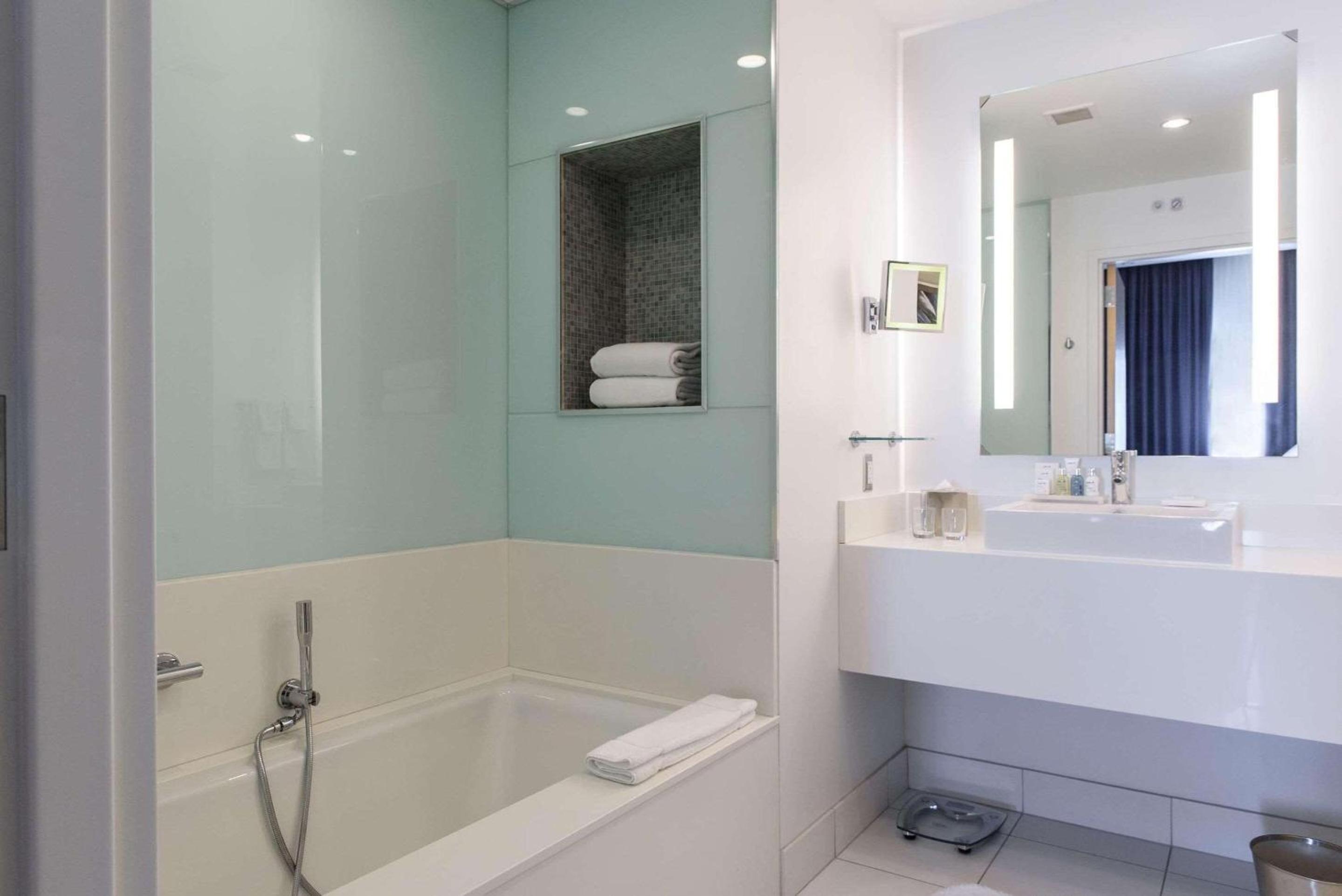 King Room with Roll-In Shower - Disability Access/Non-Smoking
