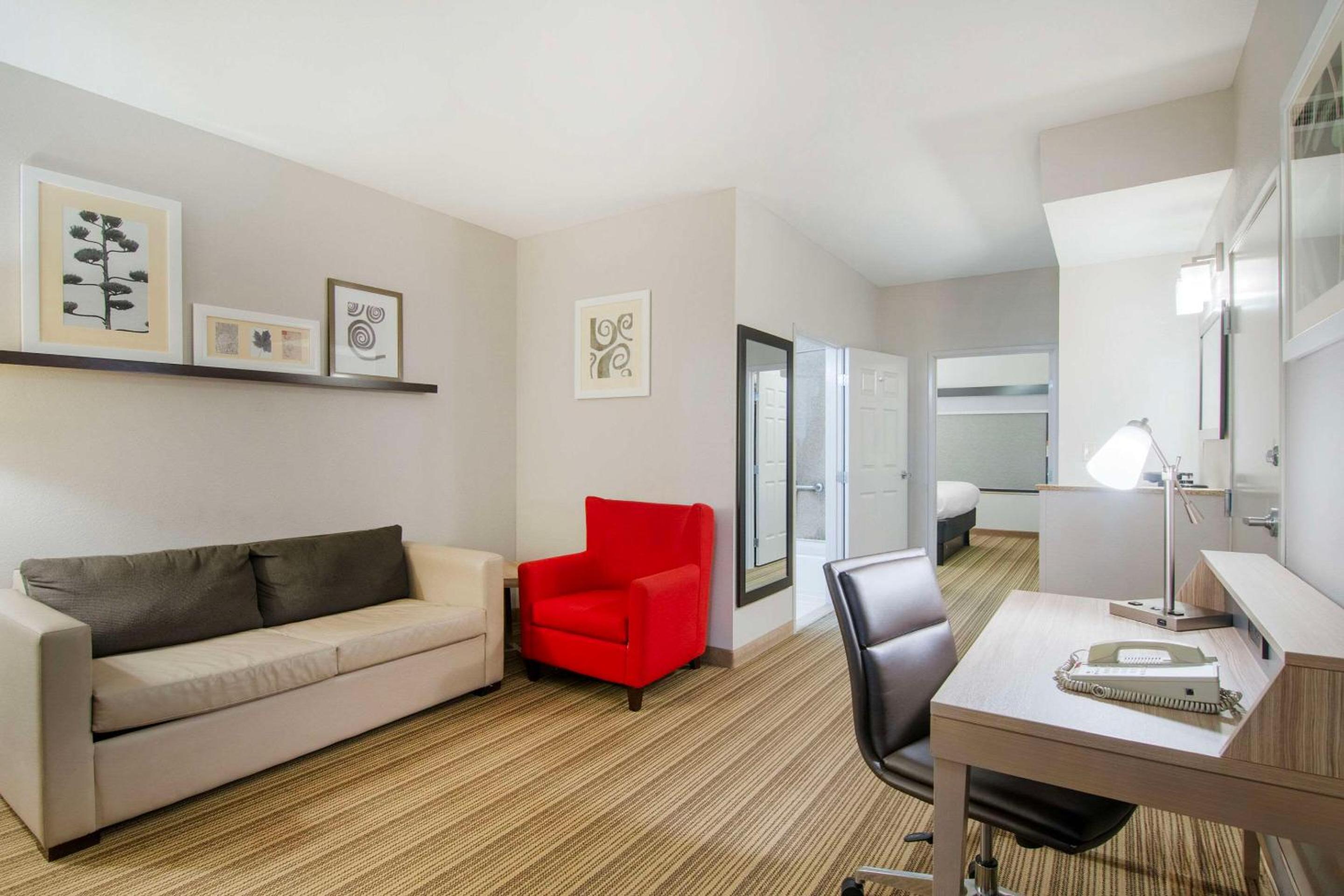One-Bedroom King Suite with Sofa Bed - Photo 8