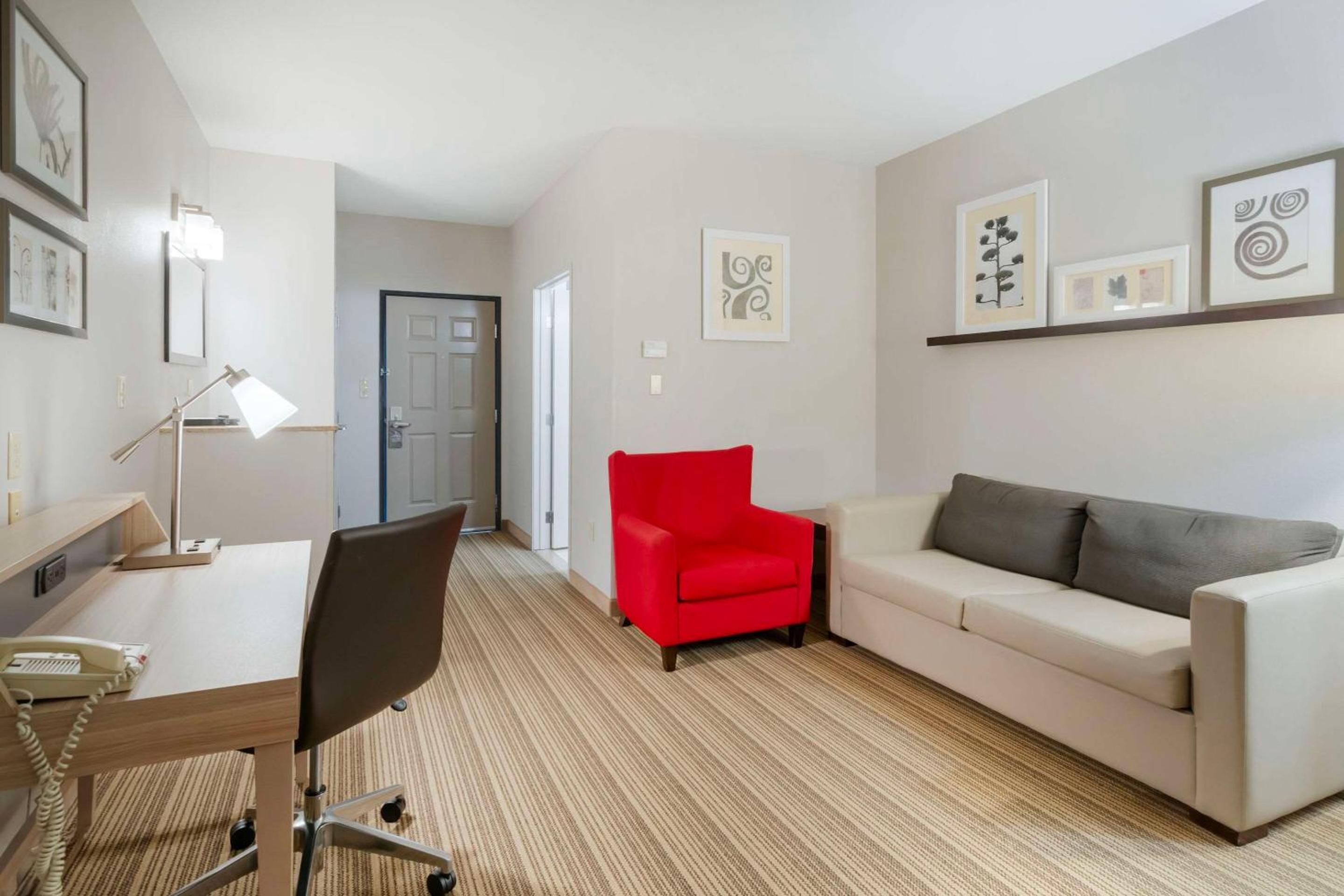 One-Bedroom King Suite with Sofa Bed - Photo 5