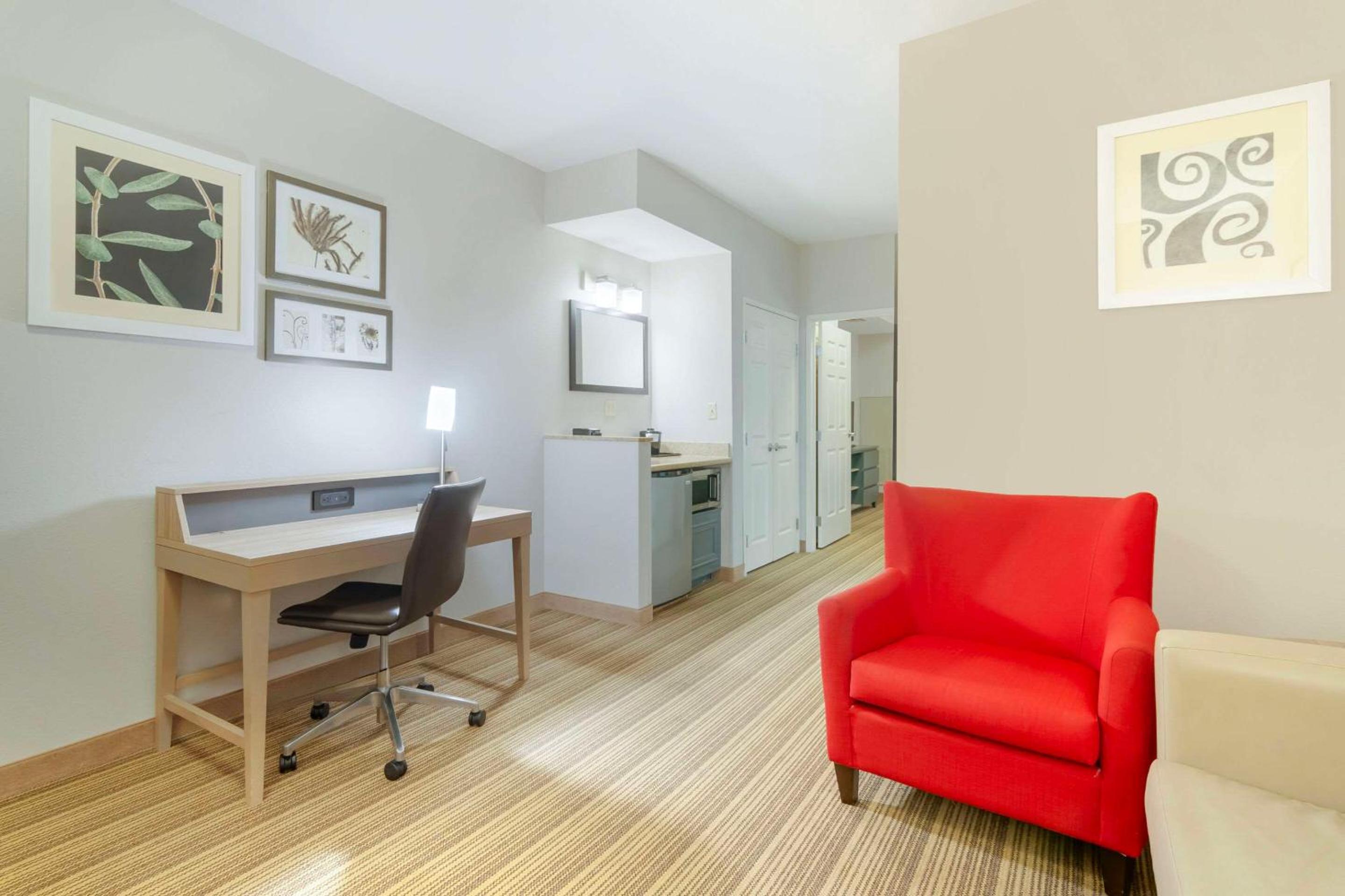 One-Bedroom King Suite with Sofa Bed - Photo 4