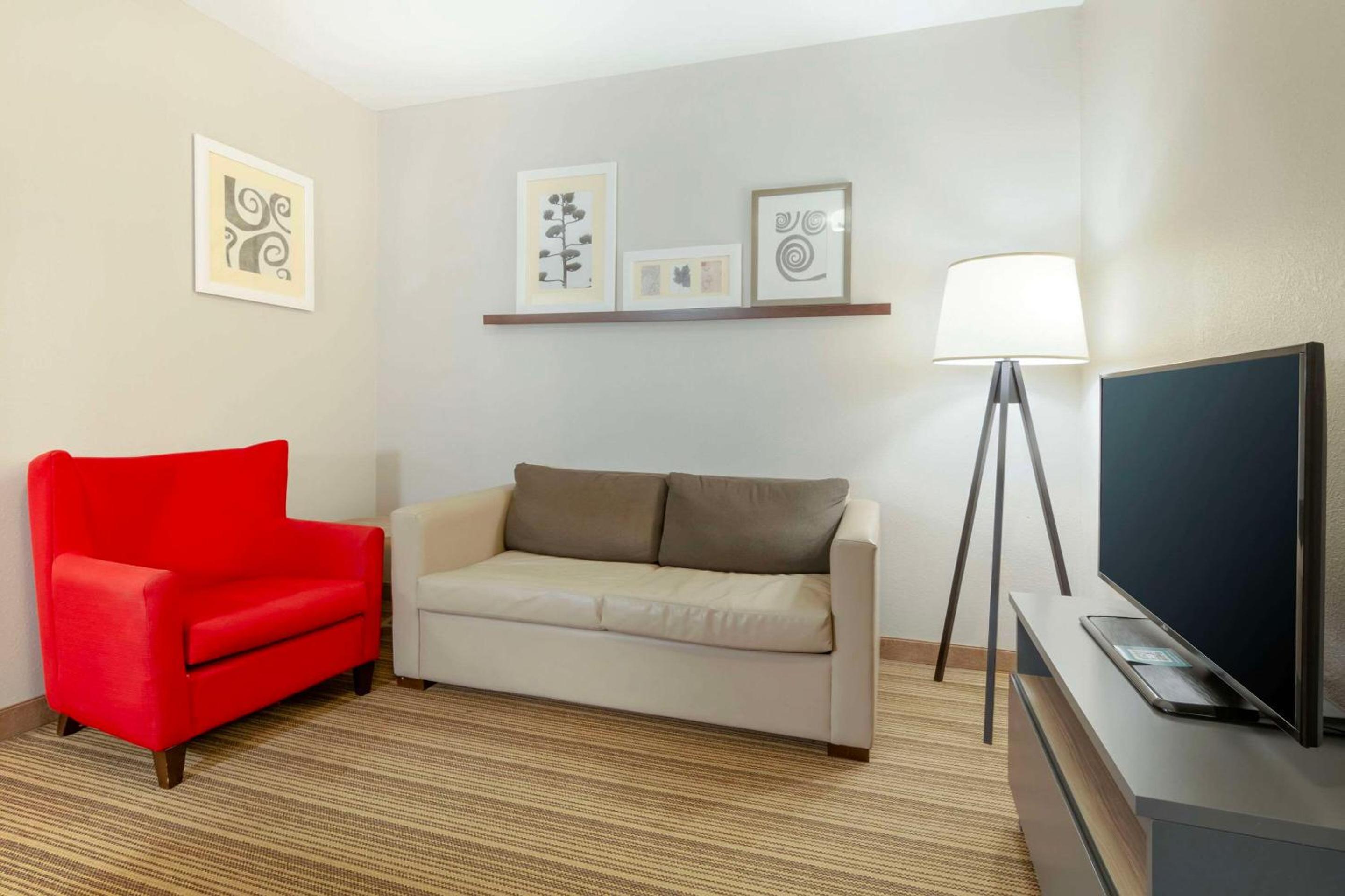 One-Bedroom King Suite with Sofa Bed - Photo 3