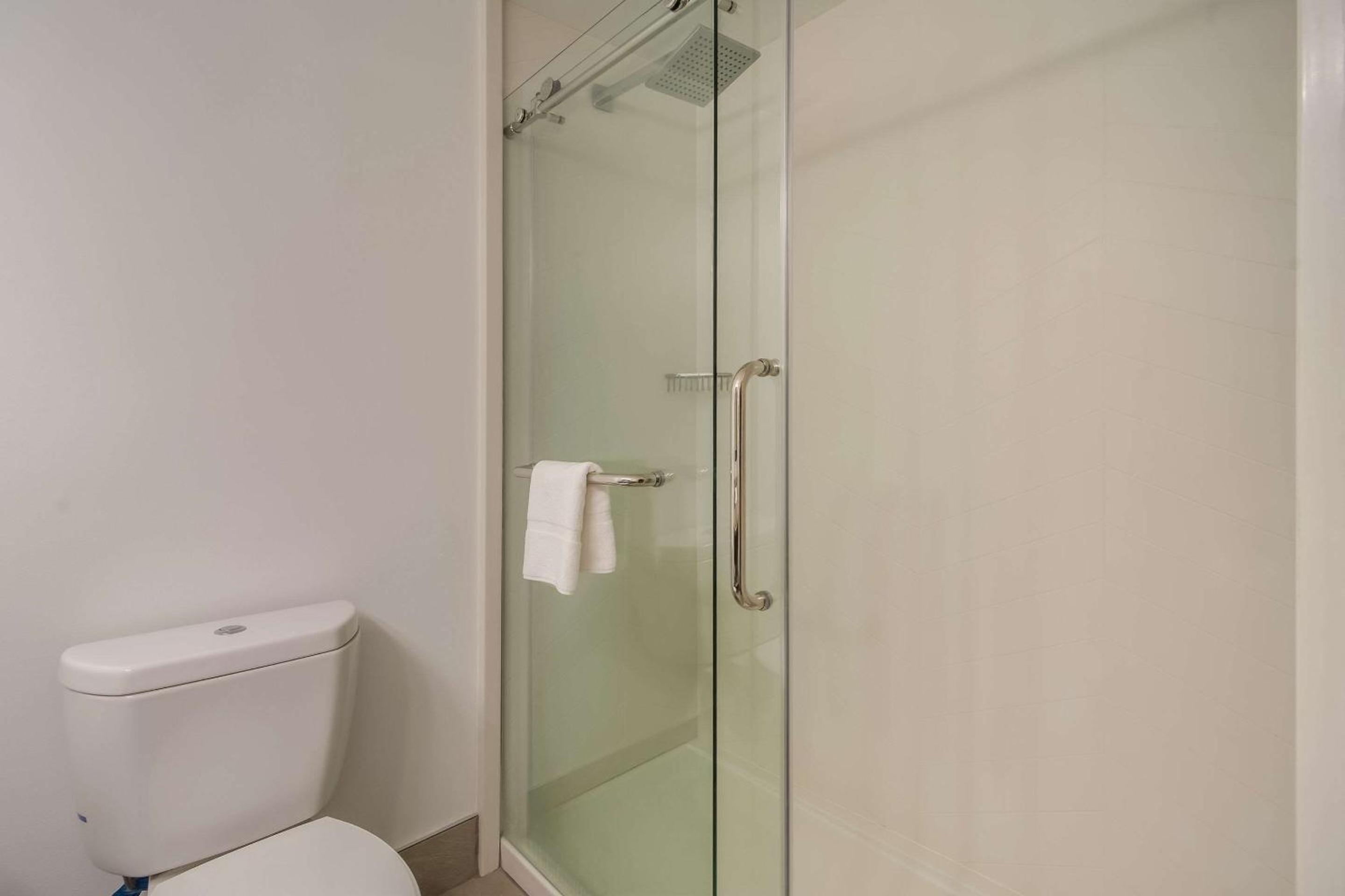 King Room - Non-Smoking - Photo 9