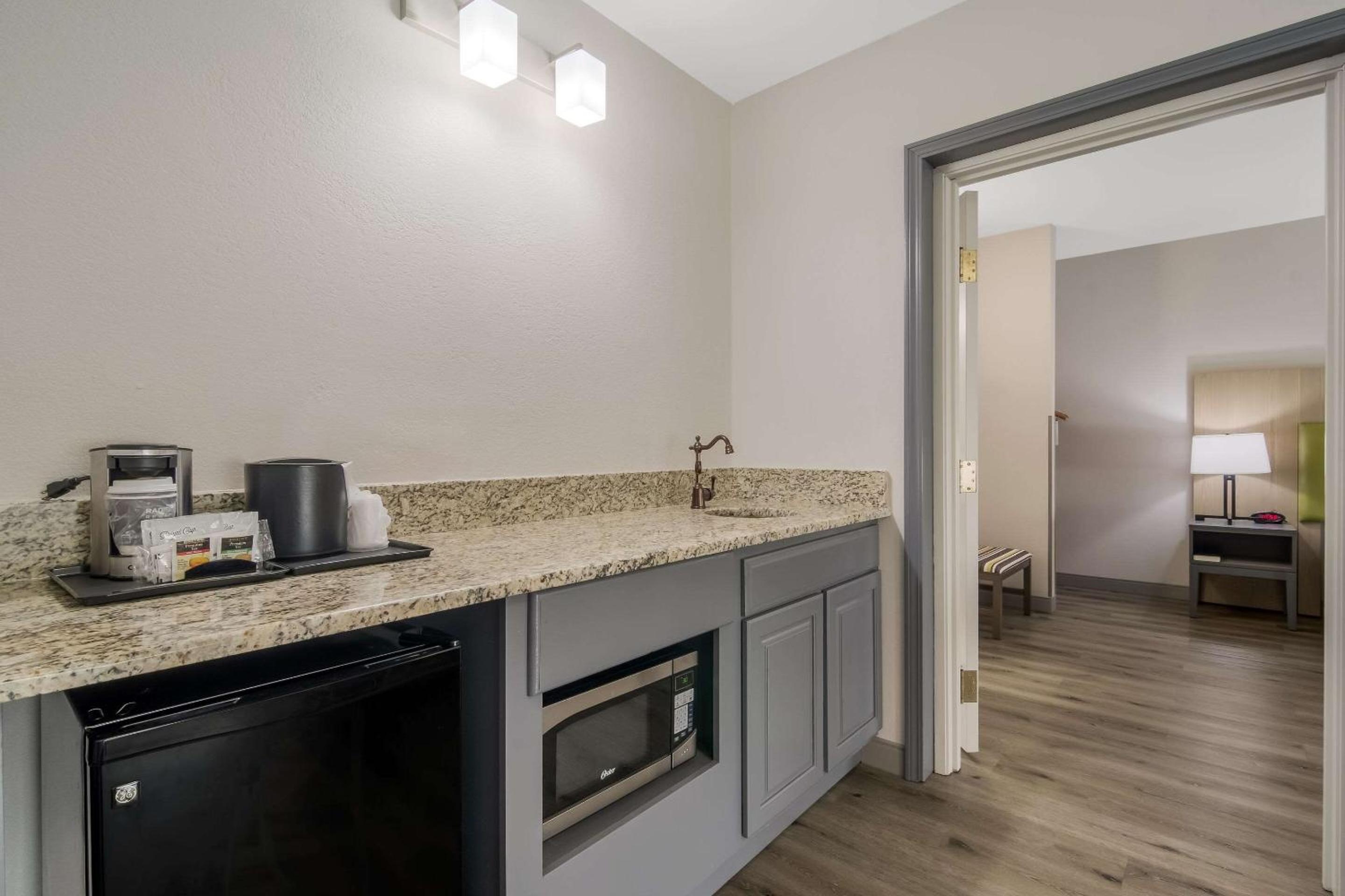 One-Bedroom King Suite - Non-Smoking - Photo 8