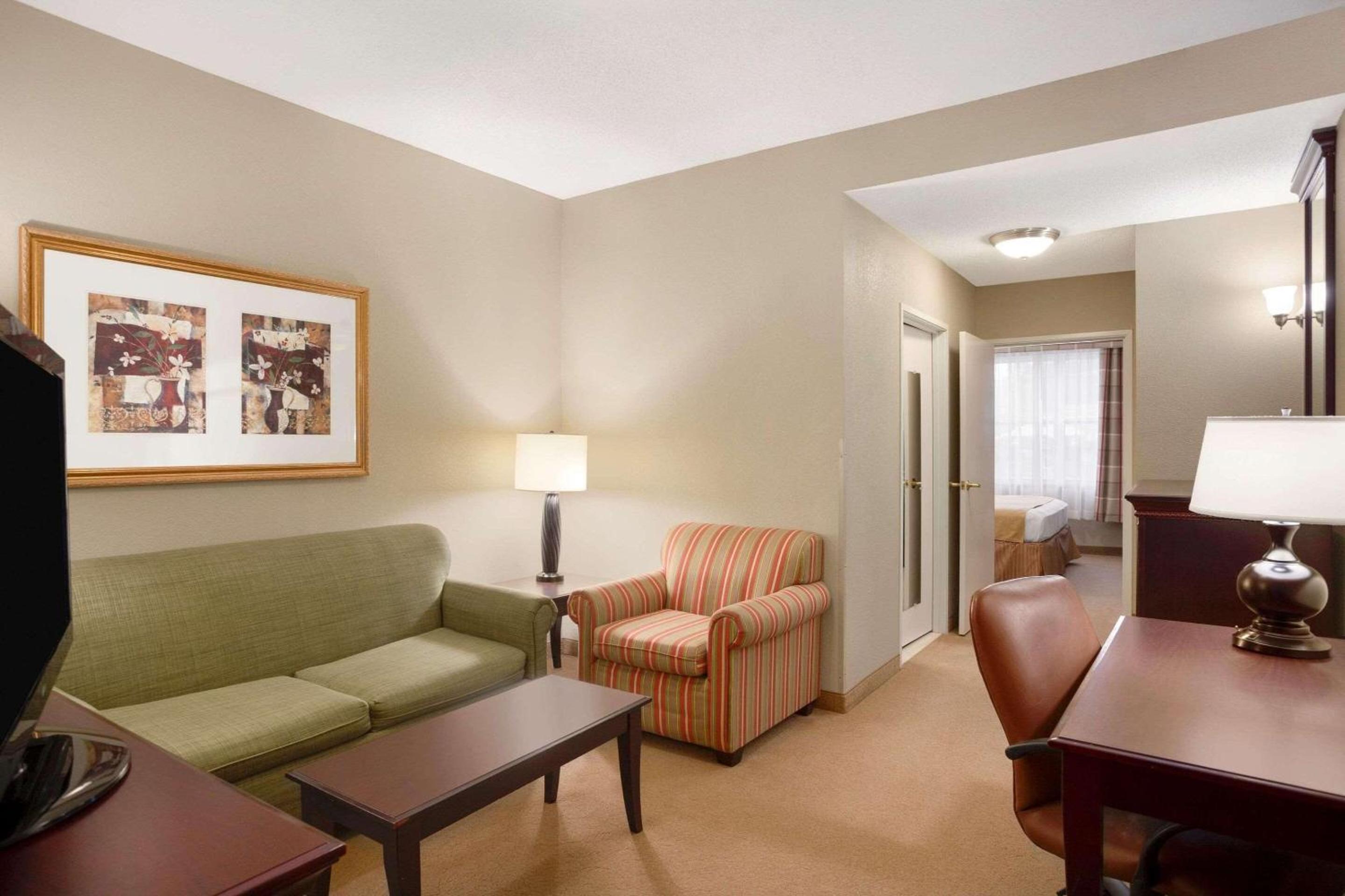 One-Bedroom King Suite - Non-Smoking - Photo 1