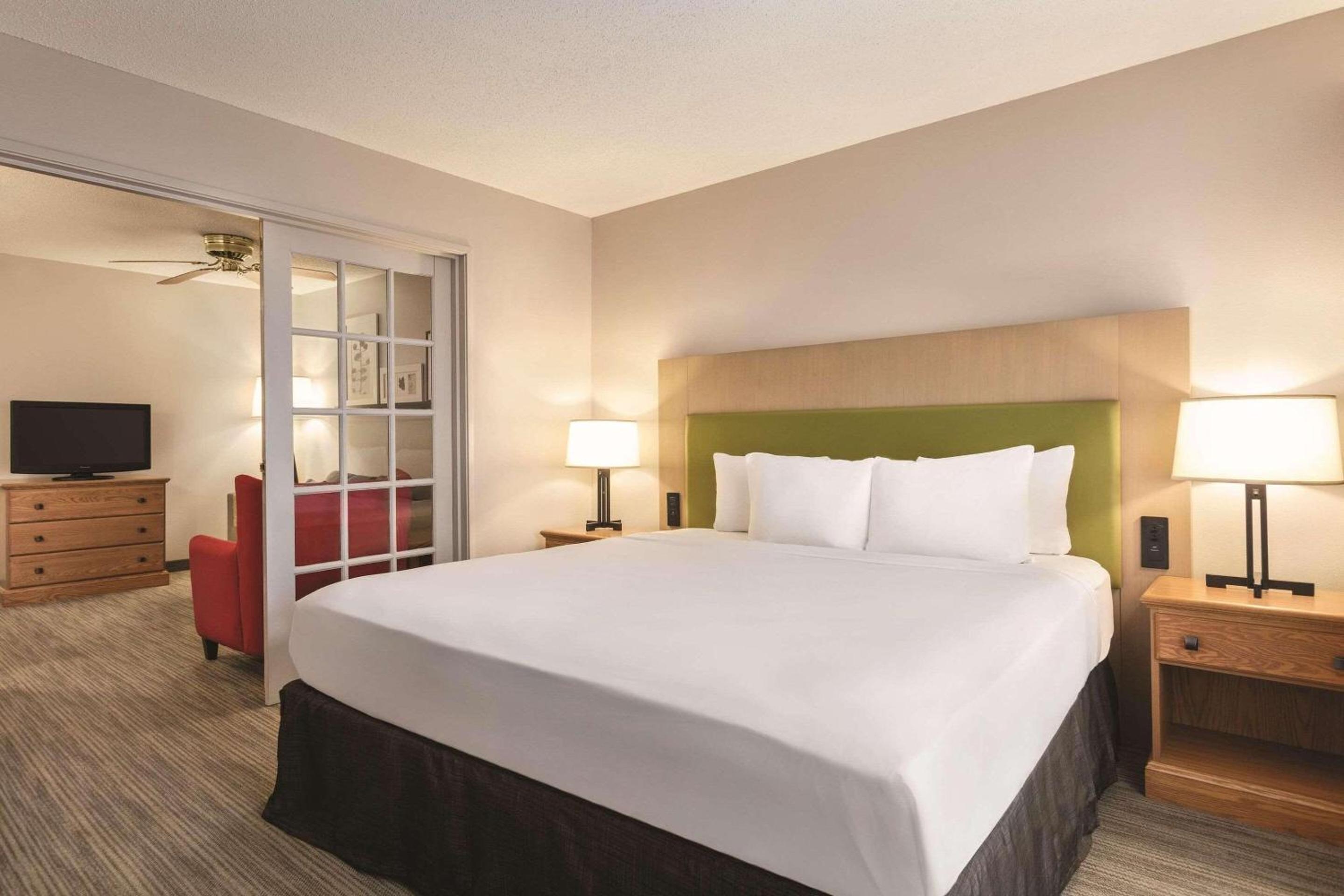 One-Bedroom King Suite with Sofa Bed - Non-Smoking - Photo 1