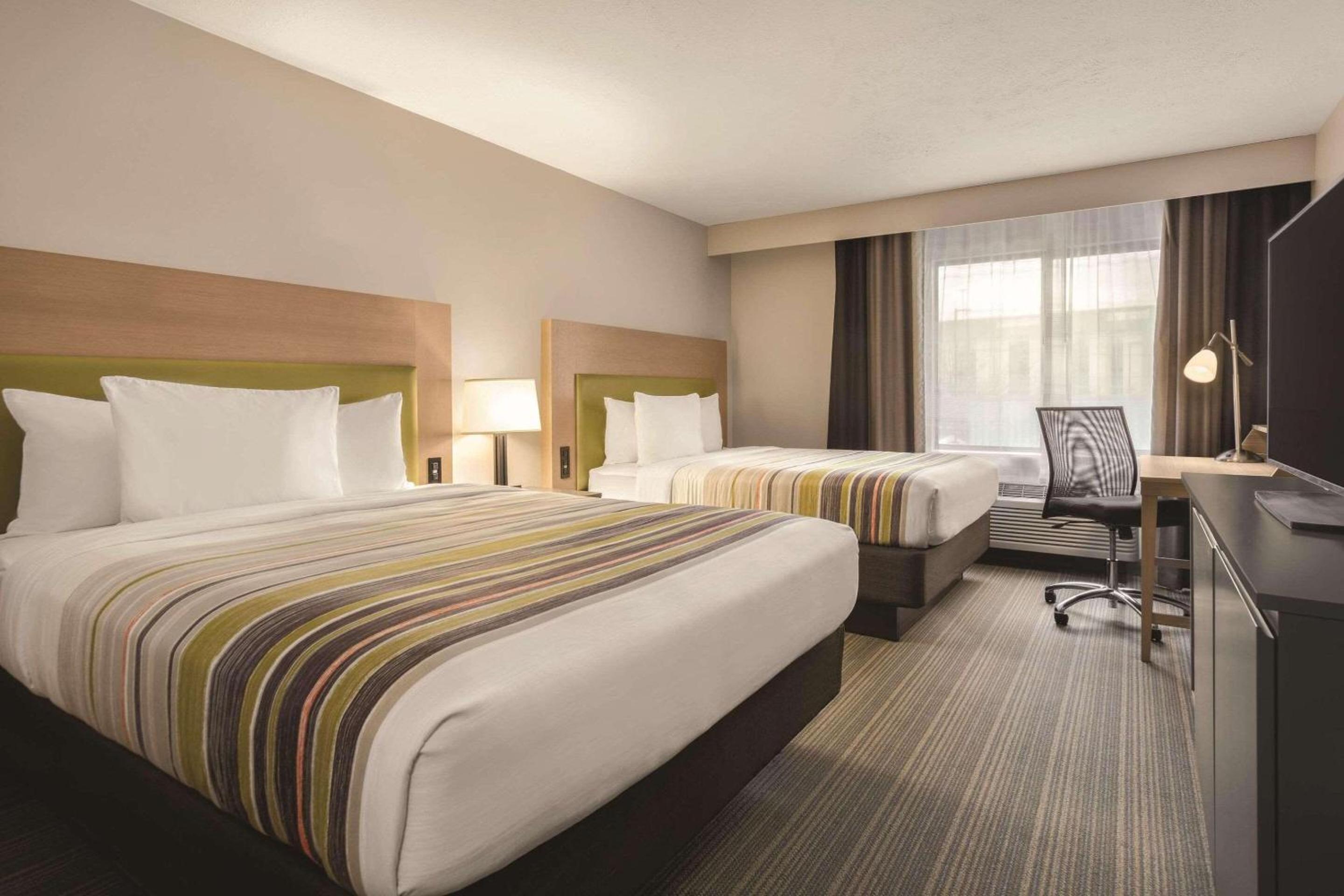 Queen Room with Two Queen Beds - Non-Smoking - Photo 1