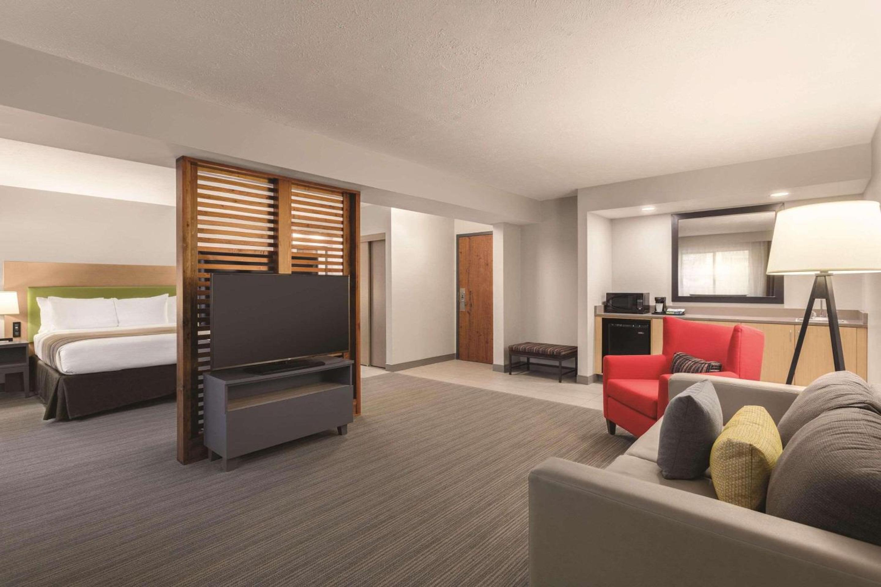 Studio King Suite - NOn-Smoking - Photo 1