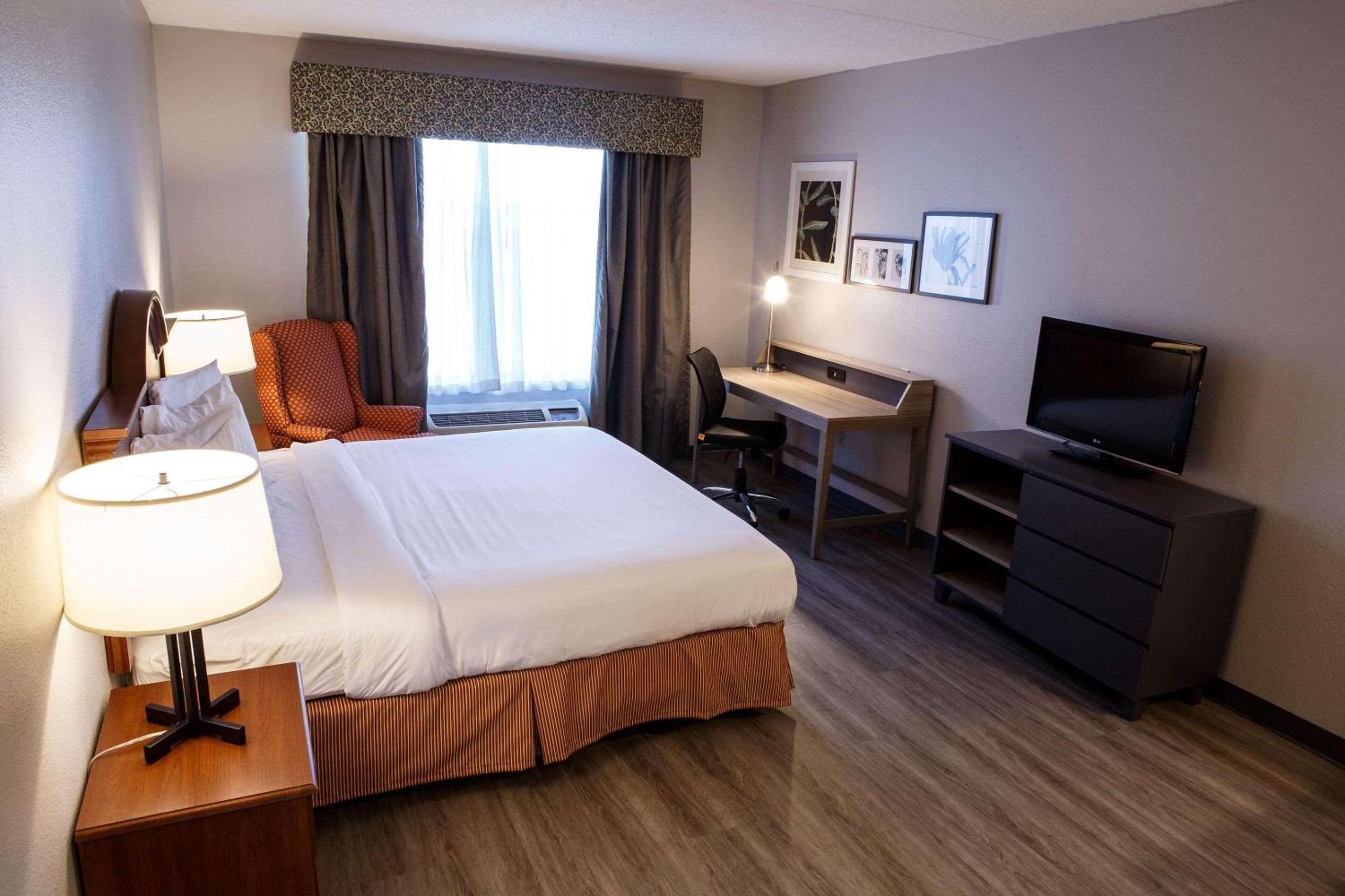 King Room with Roll-In Shower - Disability Access/Non Smoking