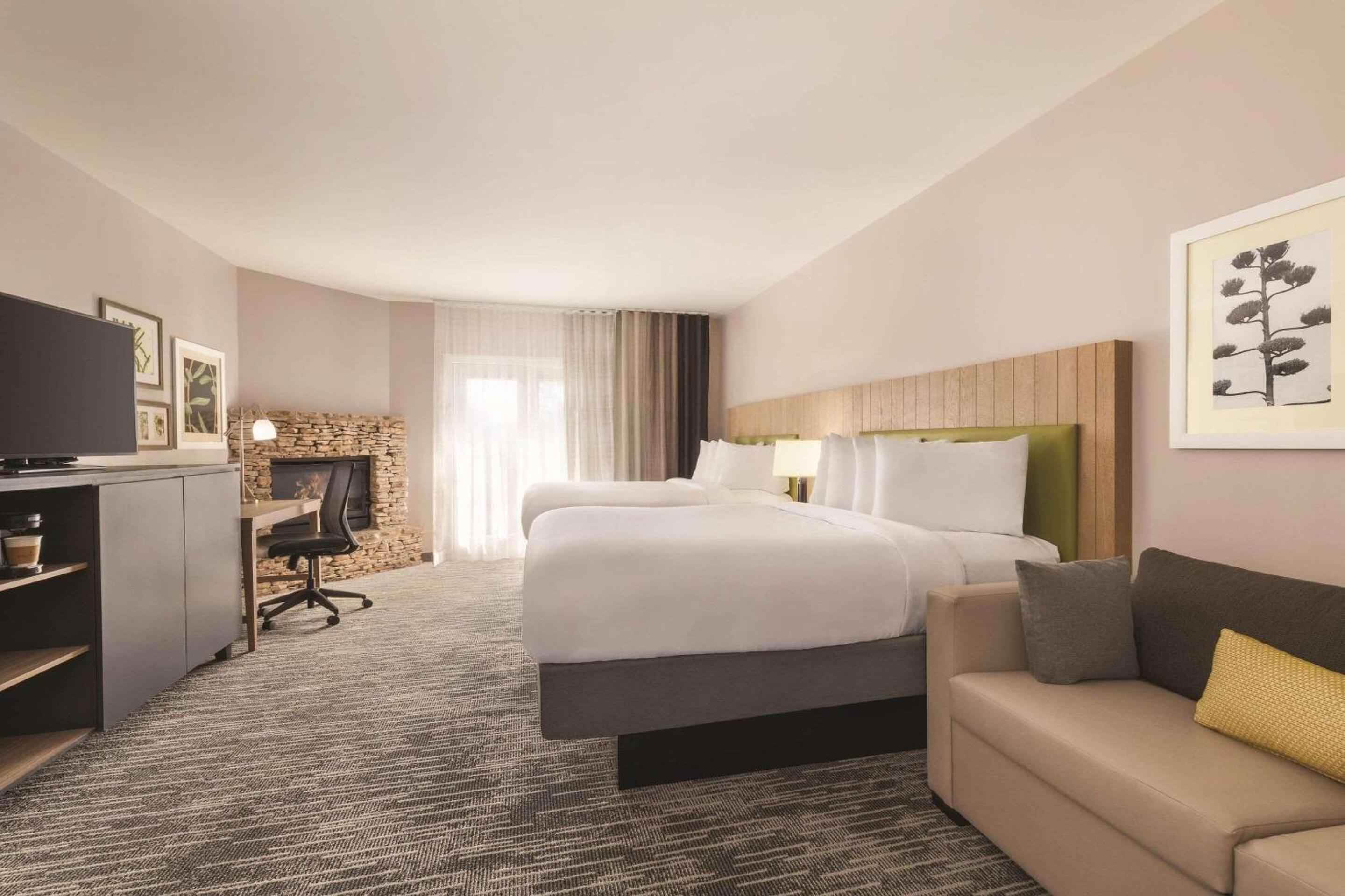 Studio Suite with Two Queen Beds and Fireplace-Balcony - Photo 5
