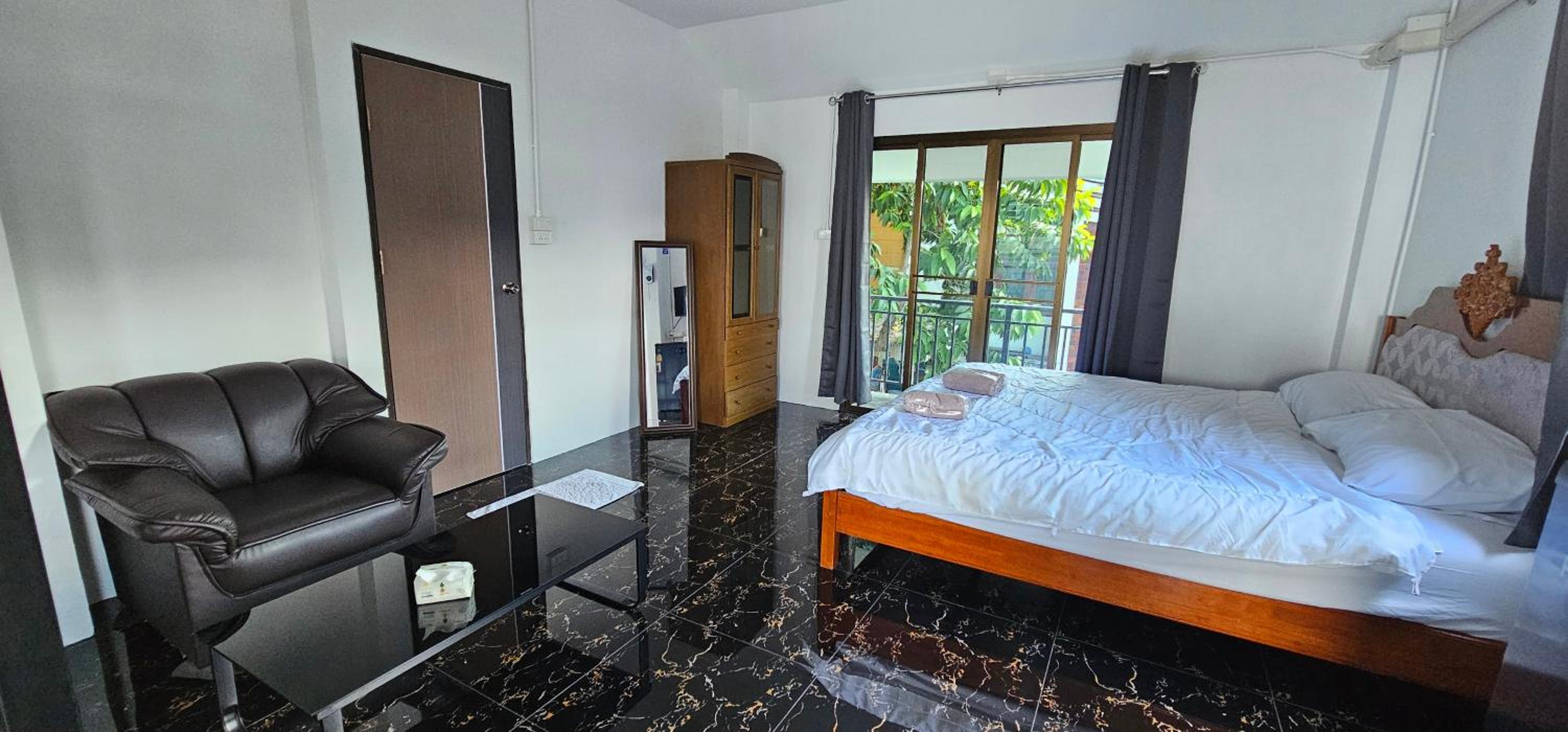 Superior Quadruple Room - Photo 6