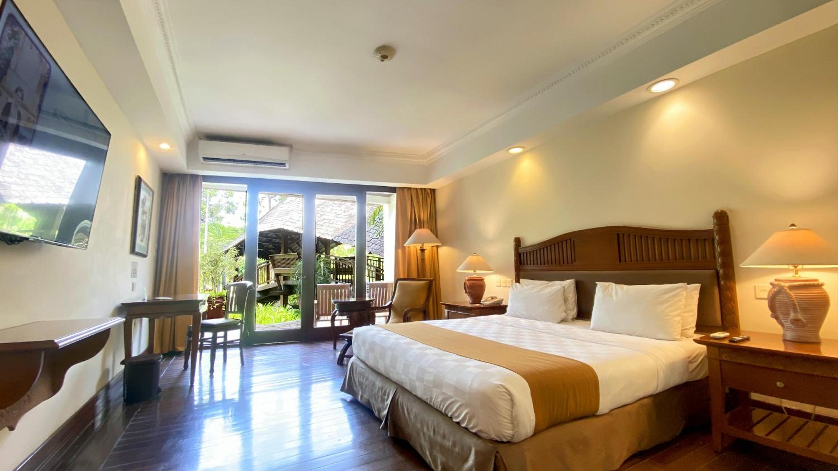 Deluxe King Room - Photo 1