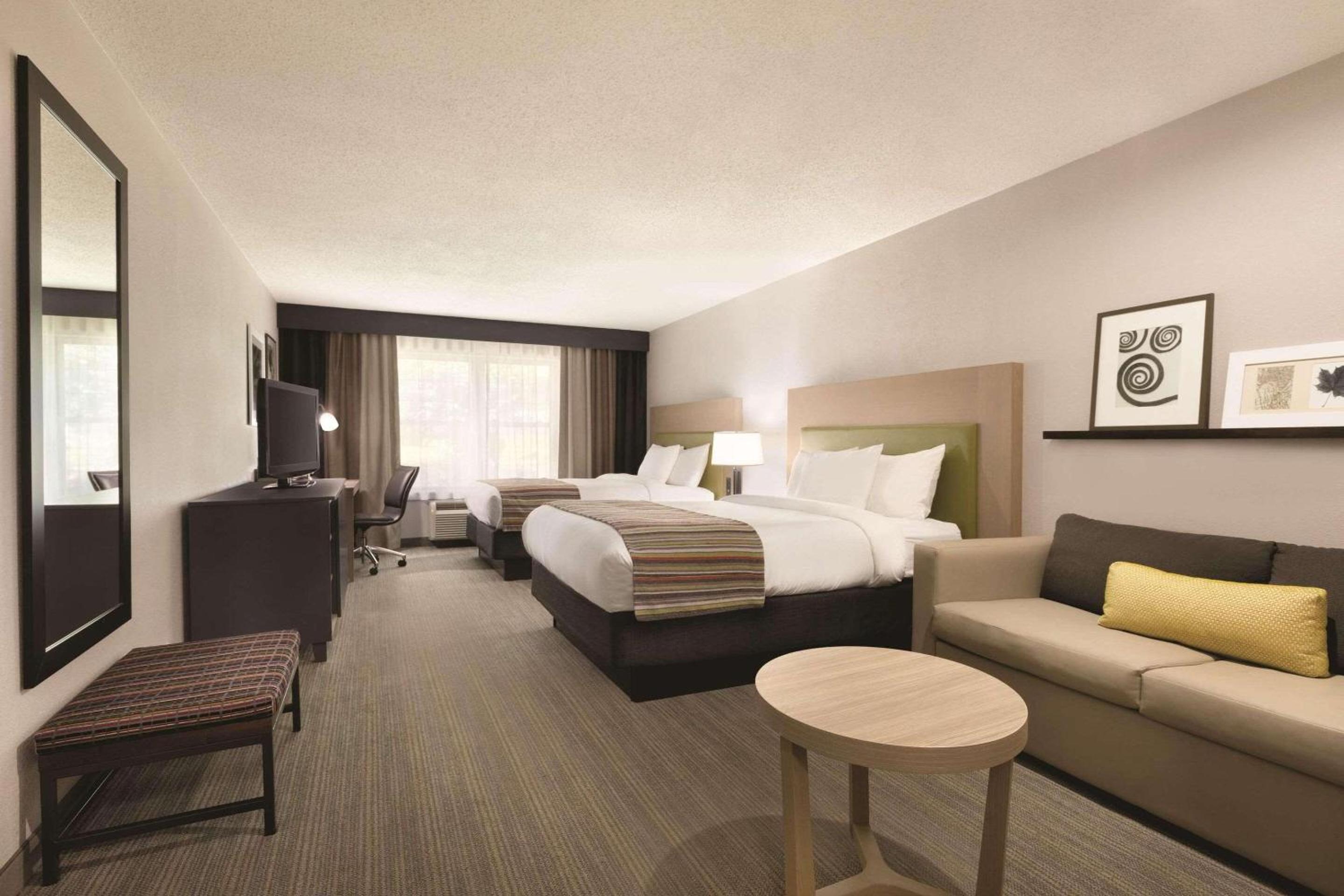 Studio Suite with Two Queen Beds - Photo 2