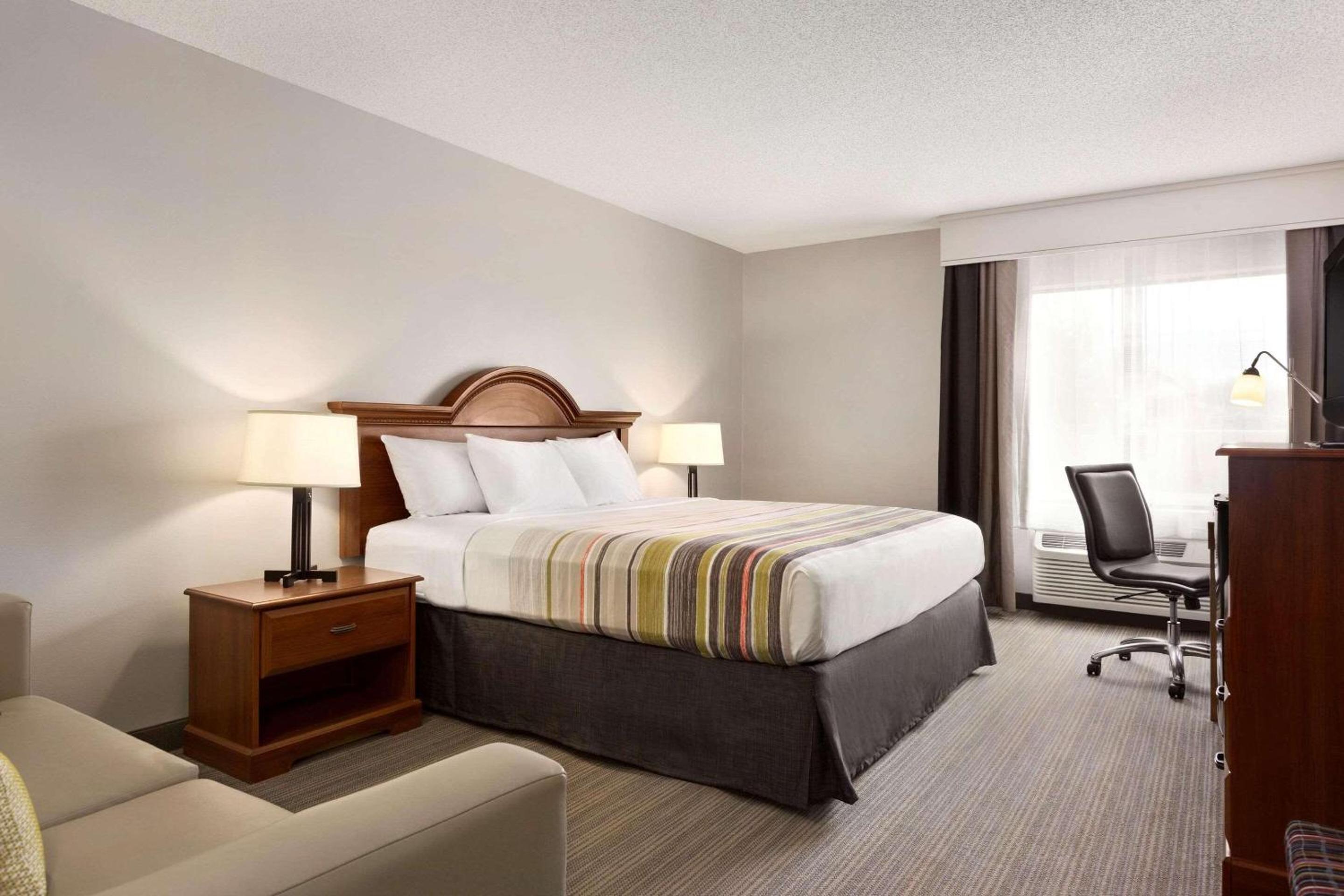 One-Bedroom King Suite with Sofa Bed - Non-Smoking - Photo 1