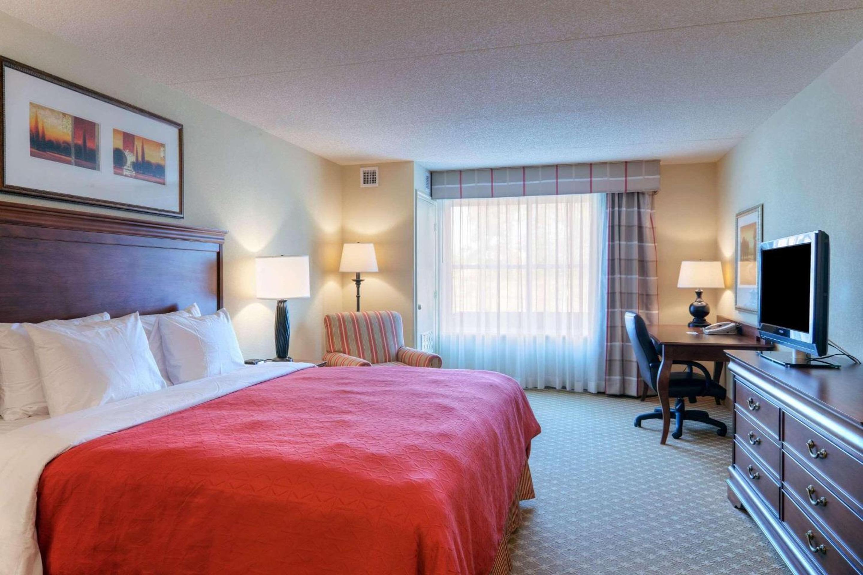 King Room - Non-Smoking - Photo 3