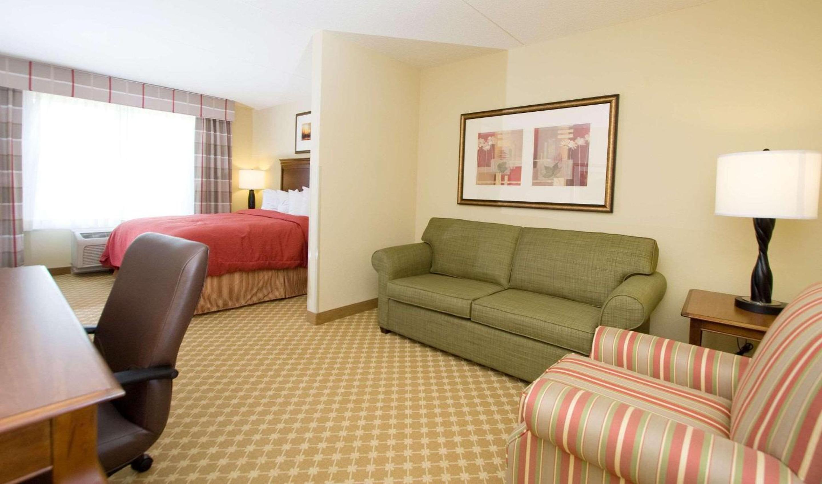 King Room - Non-Smoking - Photo 2