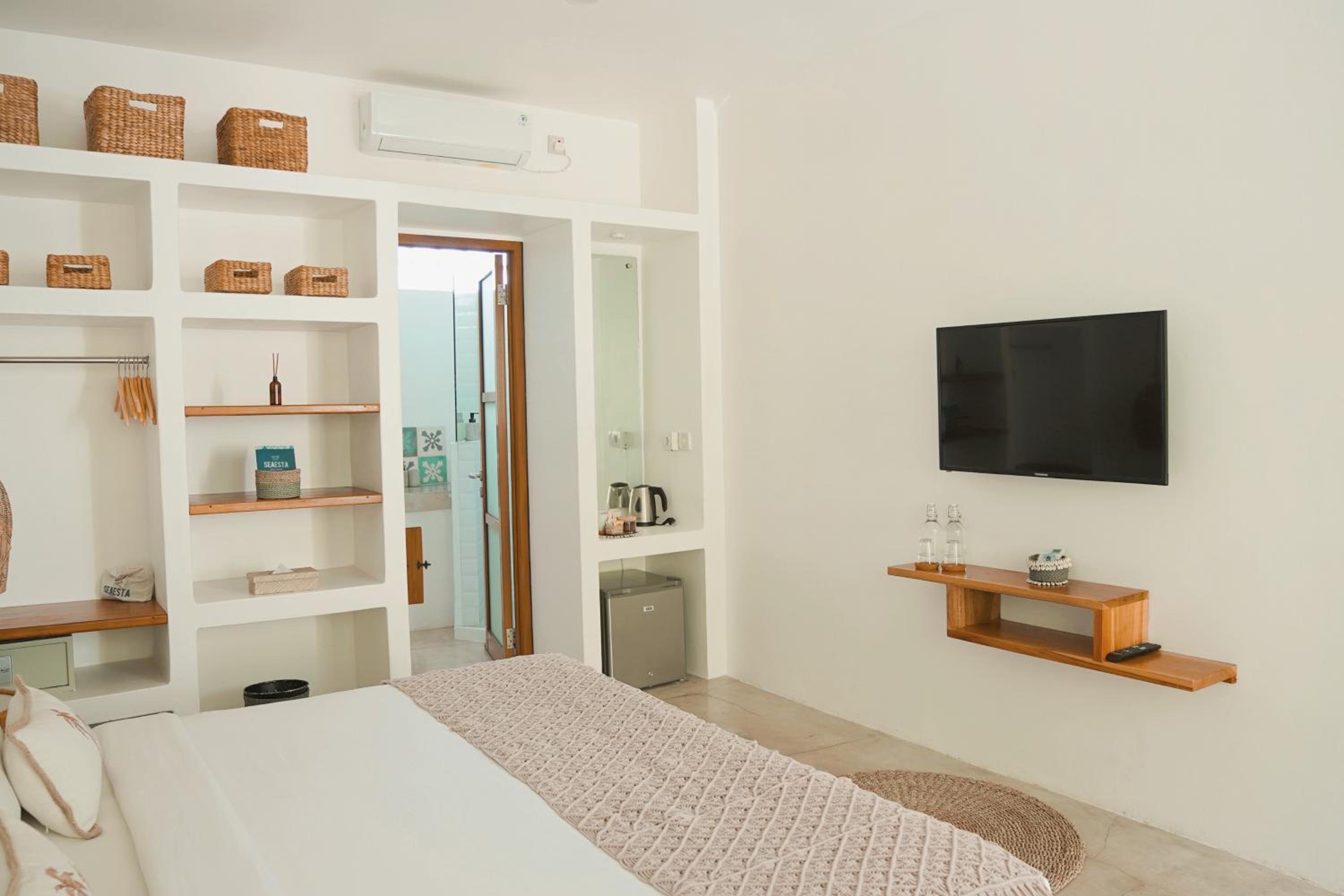 Deluxe Double Room with Extra Bed - Photo 2