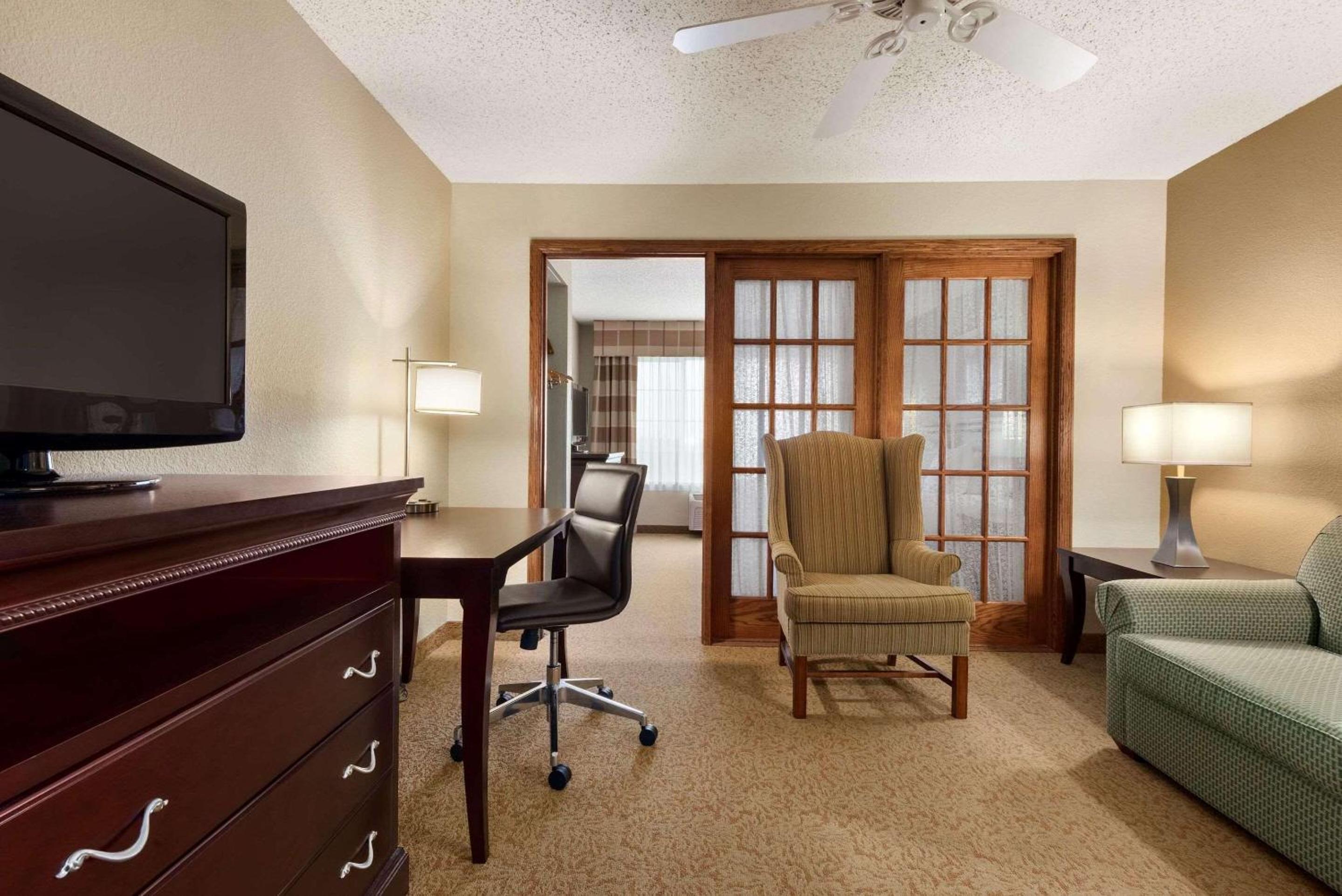 One-Bedroom King Suite with Sofa Bed - Non-Smoking - Photo 1