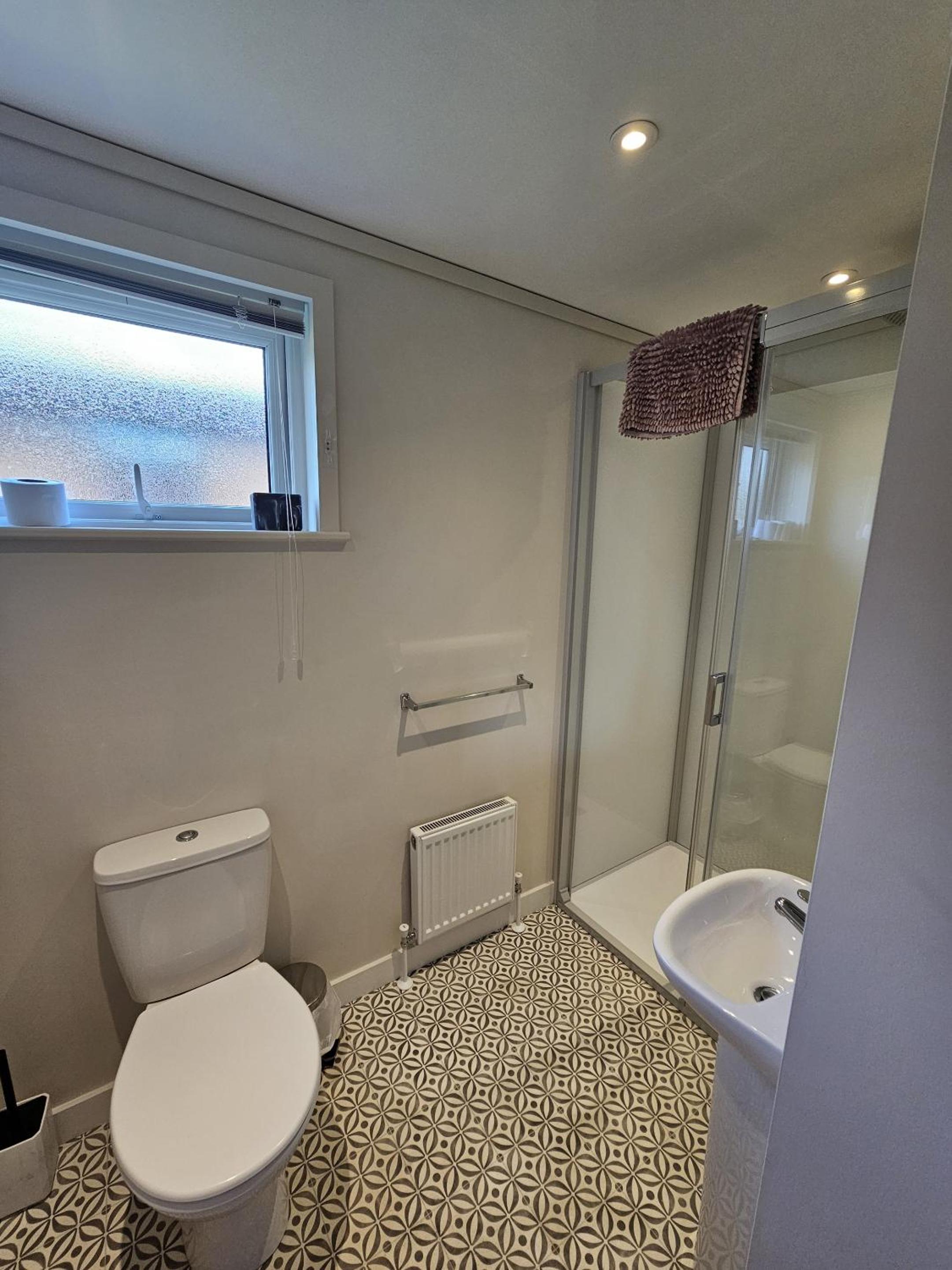 Apartment with Shower photo 3