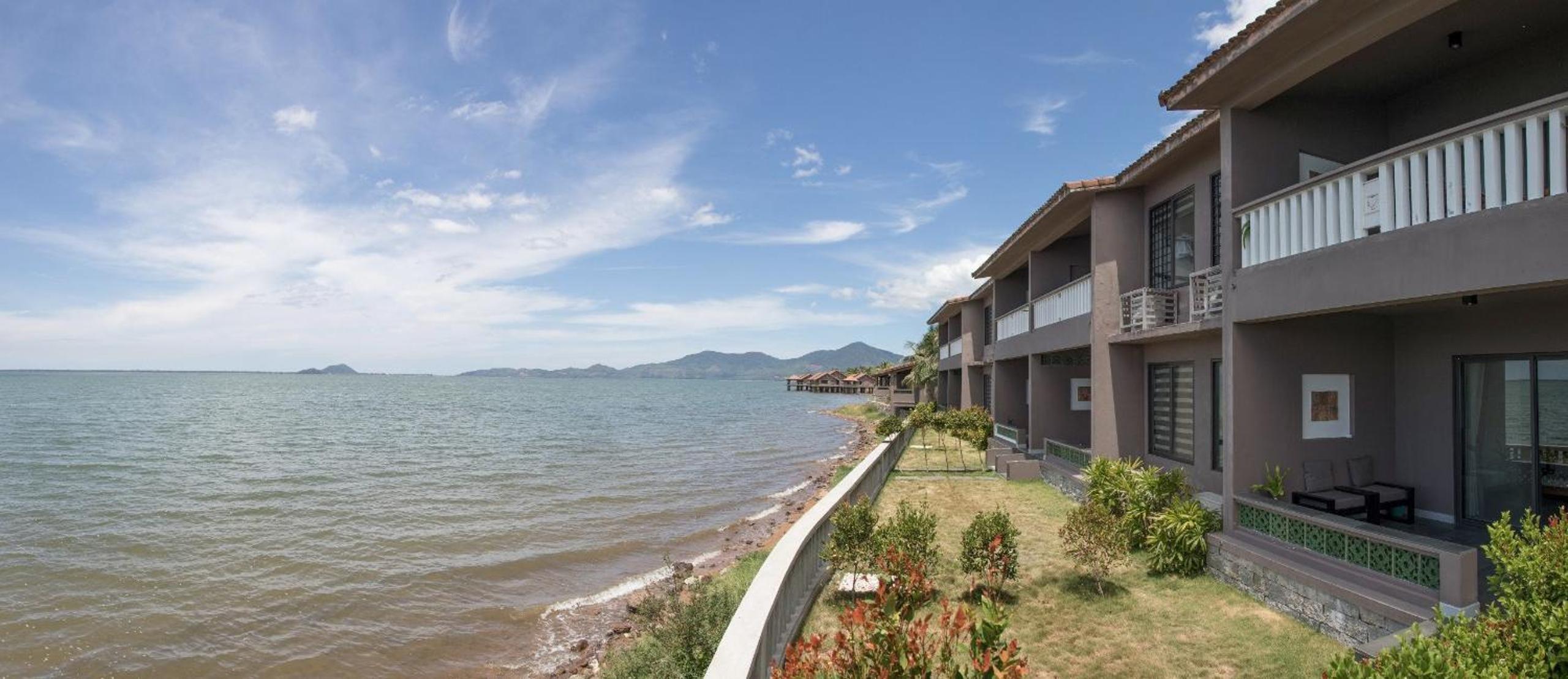 Lagoon View Deluxe with Free Airport Shuttle Bus - Photo 7