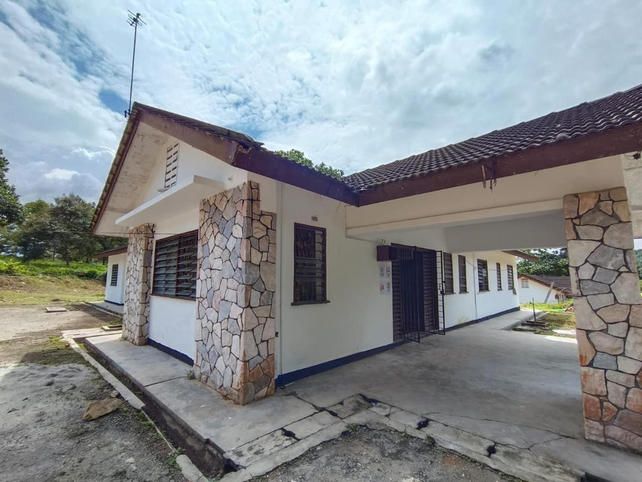 Bungalow with Garden View - Photo 11